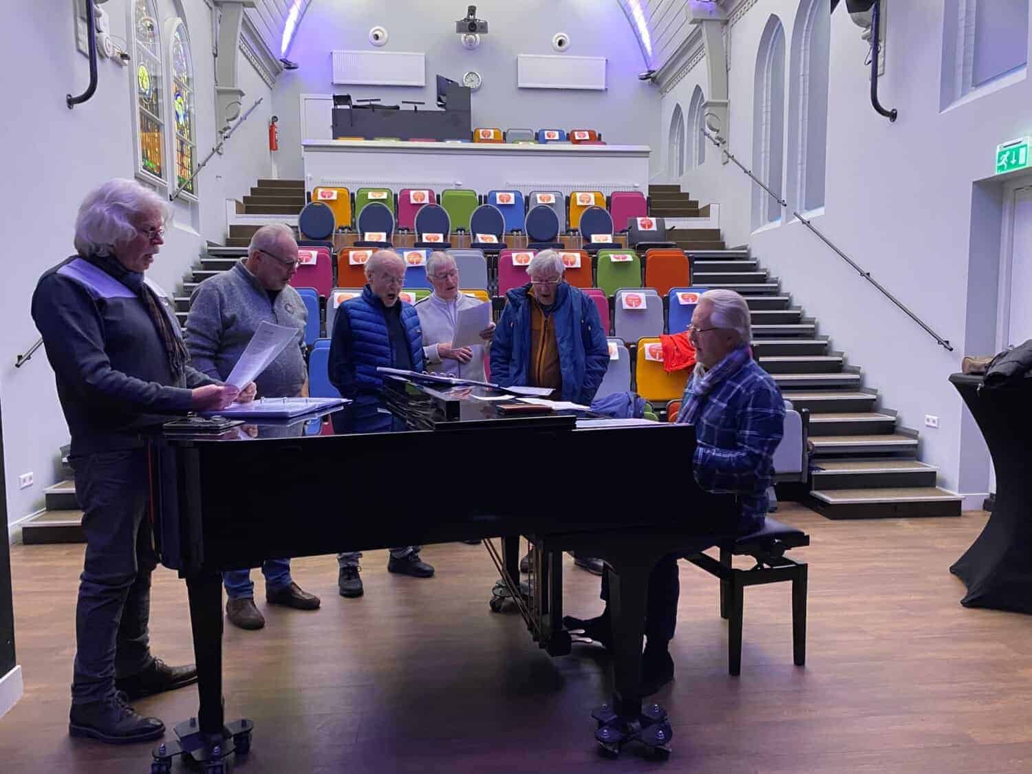 Mannenkoort De Speuijt Oefent In Het Brinkhuis Theater Laren