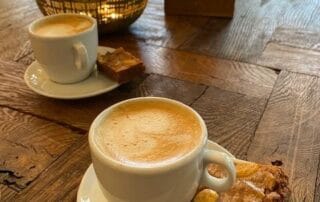 Koffie met gebak restaurant Foyer Brinkhuis Laren