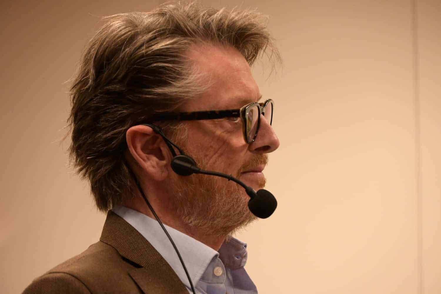 Erik de Zwart – debatleider Politiek Café t Gooi in Brinkhuis Laren 7 maart 2022 Erik de Zwart - debatleider Politiek Café t Gooi in Brinkhuis Laren 7 maart 2022