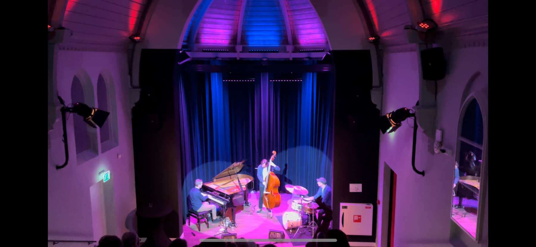 JAZZ Erik Verwey Trio – Jazzconcert in Brinkhuis Theater Laren JAZZ Erik Verwey Trio - Jazzconcert in Brinkhuis Theater Laren