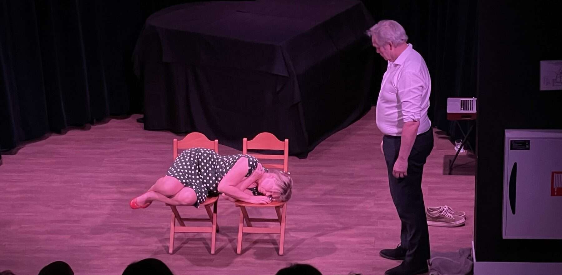 Toneelvoorstelling Brinkhuis Theater Laren Schrijf Me 24 Maart 2022 Nico de Vries en Ella van Drumpt Toneelvoorstelling Brinkhuis Theater Laren Schrijf Me 24 Maart 2022 Nico de Vries en Ella van Drumpt