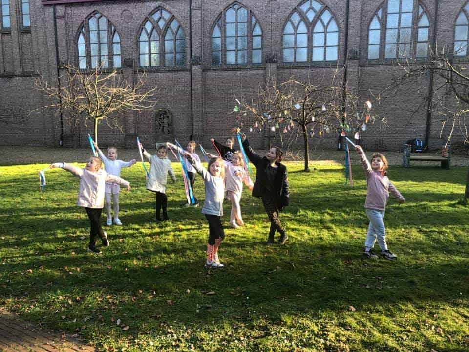 Flash Studio Laren Gratis Beweegles Voor Oekrainse Kinderen En Volwassenen