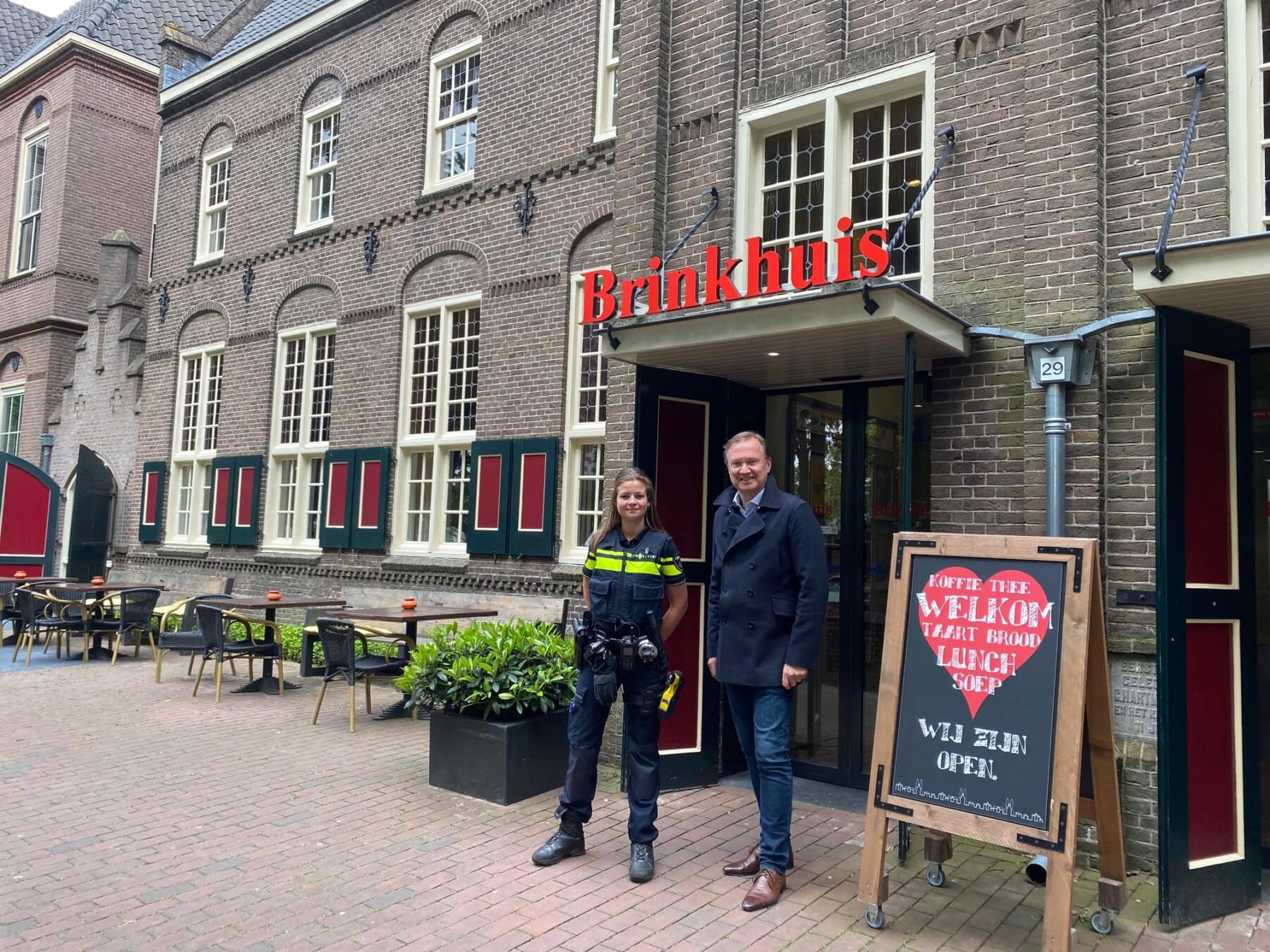 Wijkagente Op Bezoek Bij Brinkhuis Laren