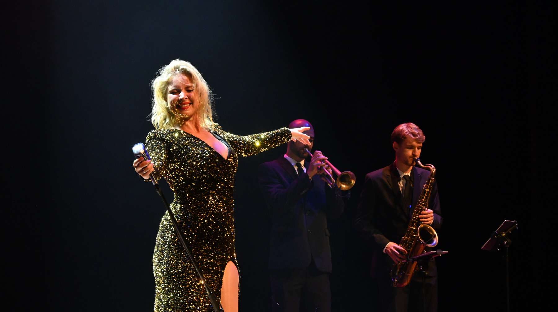 20230909 UIT IN LAREN Singer Julie Huard (1)