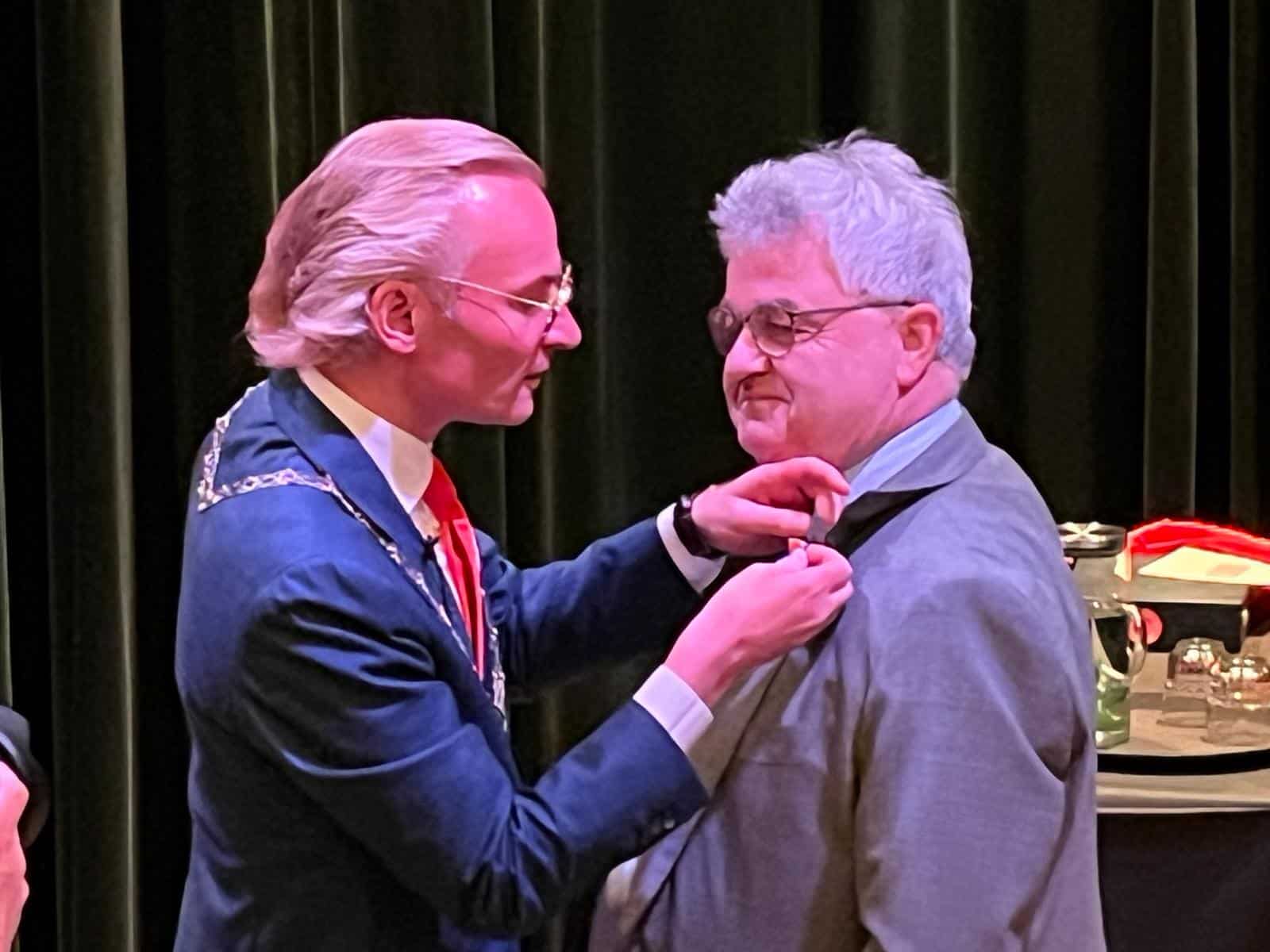 Vincent Hilhorst Ontvangt Lintje 26 April 2024 Vincent Hilhorst Ontvangt Lintje 26 April 2024