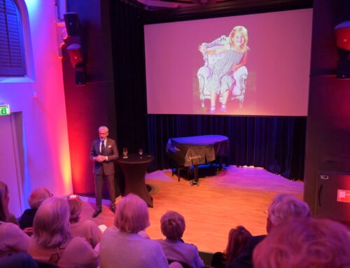 Paul Rem geeft boeiende lezing ‘Je plaats weten aan het hof’