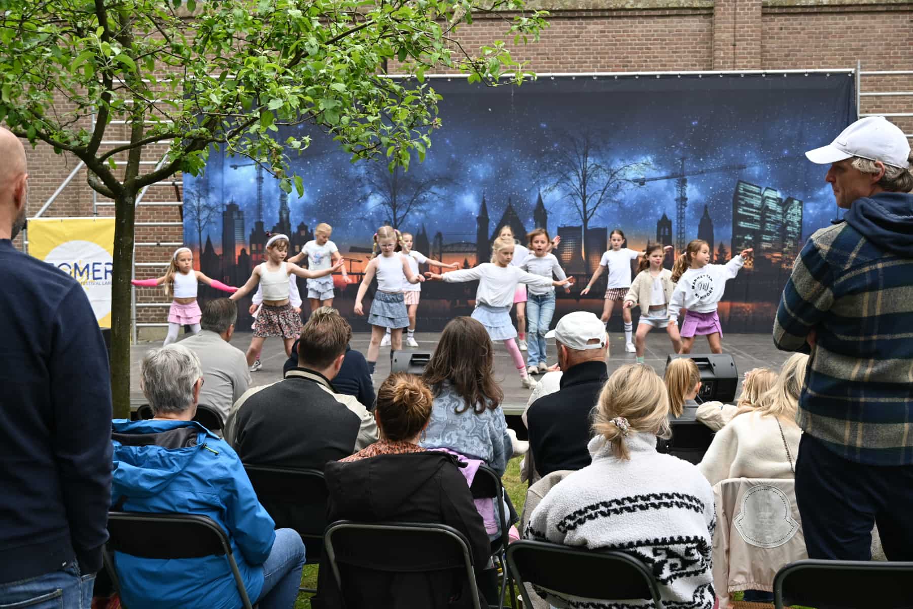 Ontbijt Dansshow Flash Studio Laren 24 Mei 2025 Muziekfestival Laren Ontbijt Dansshow Flash Studio Laren 24 Mei 2025 Muziekfestival Laren