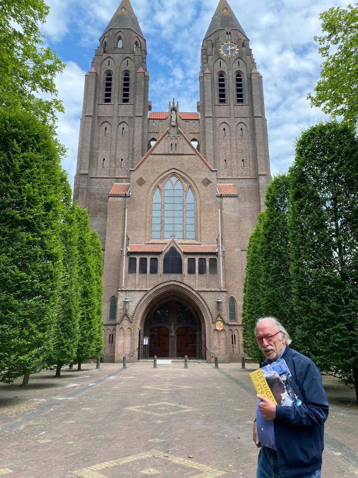 Sint Jansprocessie -Getuigenis Op Straat – Leo Janssen Sint Jansprocessie -Getuigenis Op Straat - Leo Janssen
