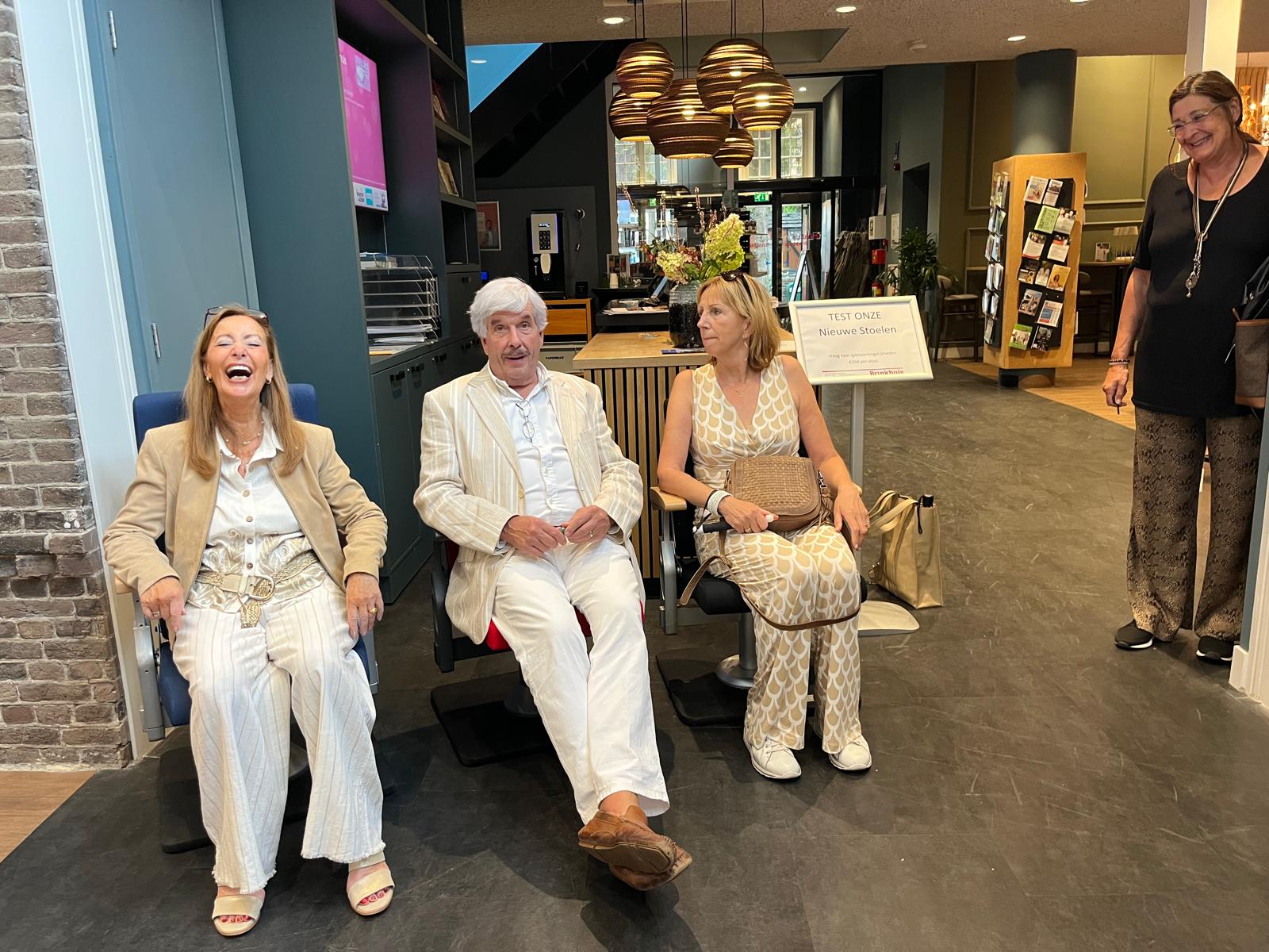 Sponsor een theaterstoel voor het Brinkhuis in Laren Sponsor een theaterstoel voor het Brinkhuis in Laren