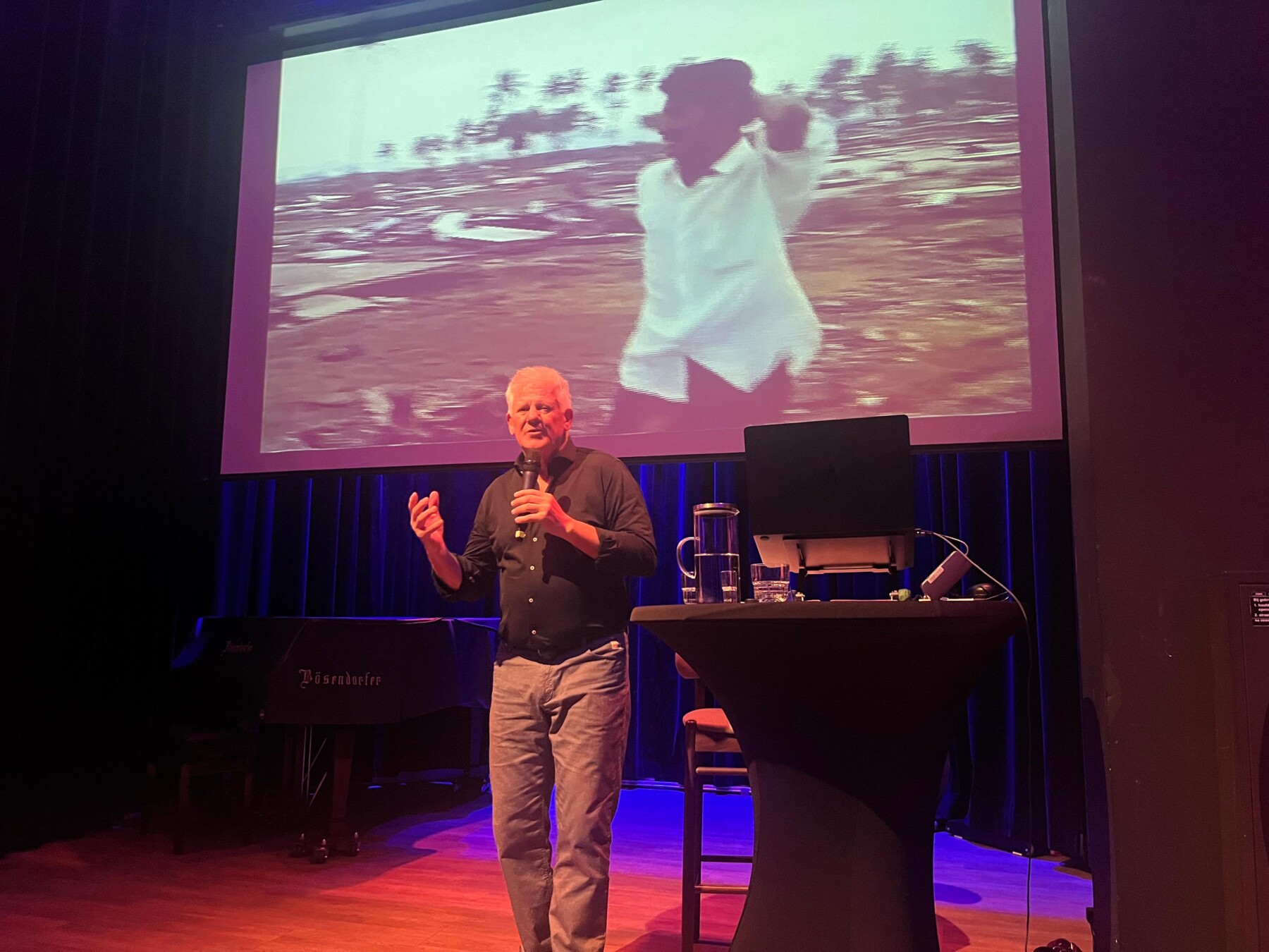 Jaap Van Deurzen Camera Loopt in Brinkhuis Laren Jaap Van Deurzen Camera Loopt in Brinkhuis Laren