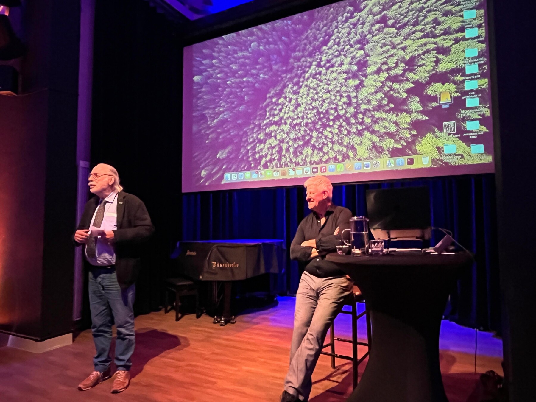 Jaap Van Deurzen Camera Loopt in Brinkhuis Laren Jaap Van Deurzen Camera Loopt in Brinkhuis Laren