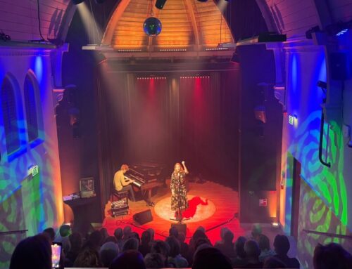 Tess Merlot maakt indruk met Chante la Vie