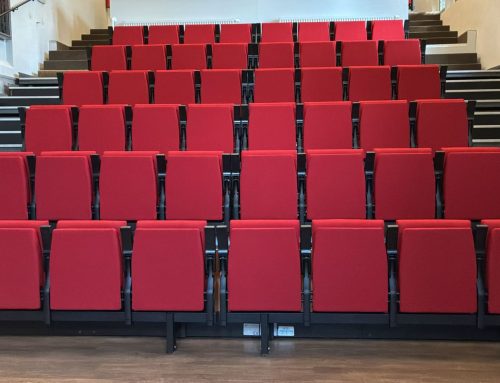 Nieuwe theaterstoelen voor het Brinkhuis