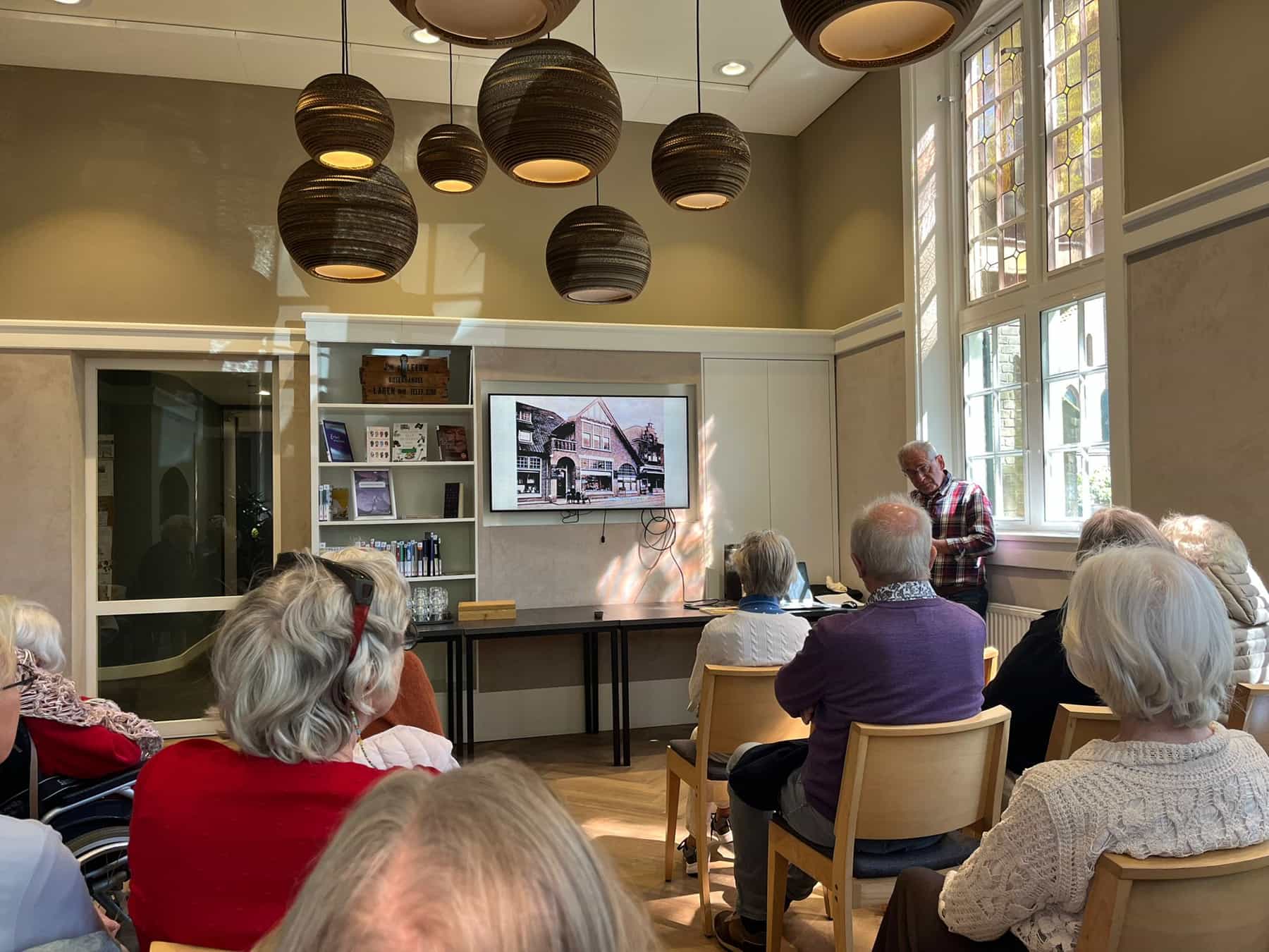 Vertel Eens Over Vroeger - Winkels en ambachten met Frans Bierlaagh