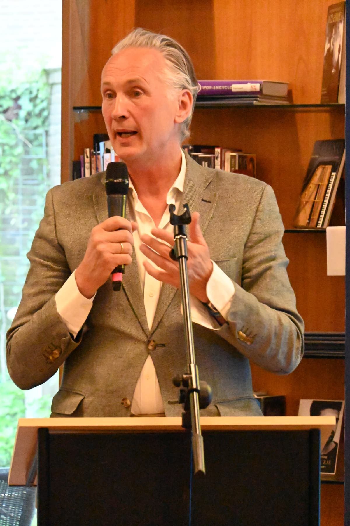 Jaap Scholten Protect Ukraine Op Benefietavond Brinkhuis Laren Jaap Scholten Protect Ukraine Op Benefietavond Brinkhuis Laren