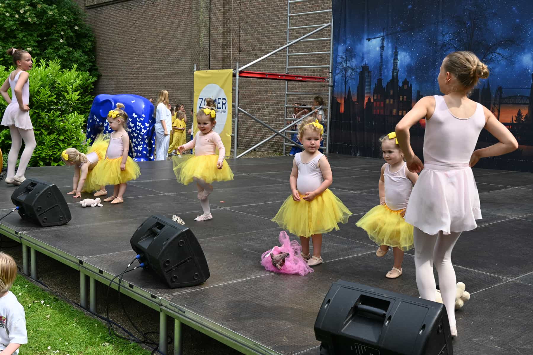 Zomer Muziek en Dans Festival Laren 2026 – Dans demonstraties Flash Studio Laren Zomer Muziek en Dans Festival Laren 2026 - Dans demonstraties Flash Studio Laren