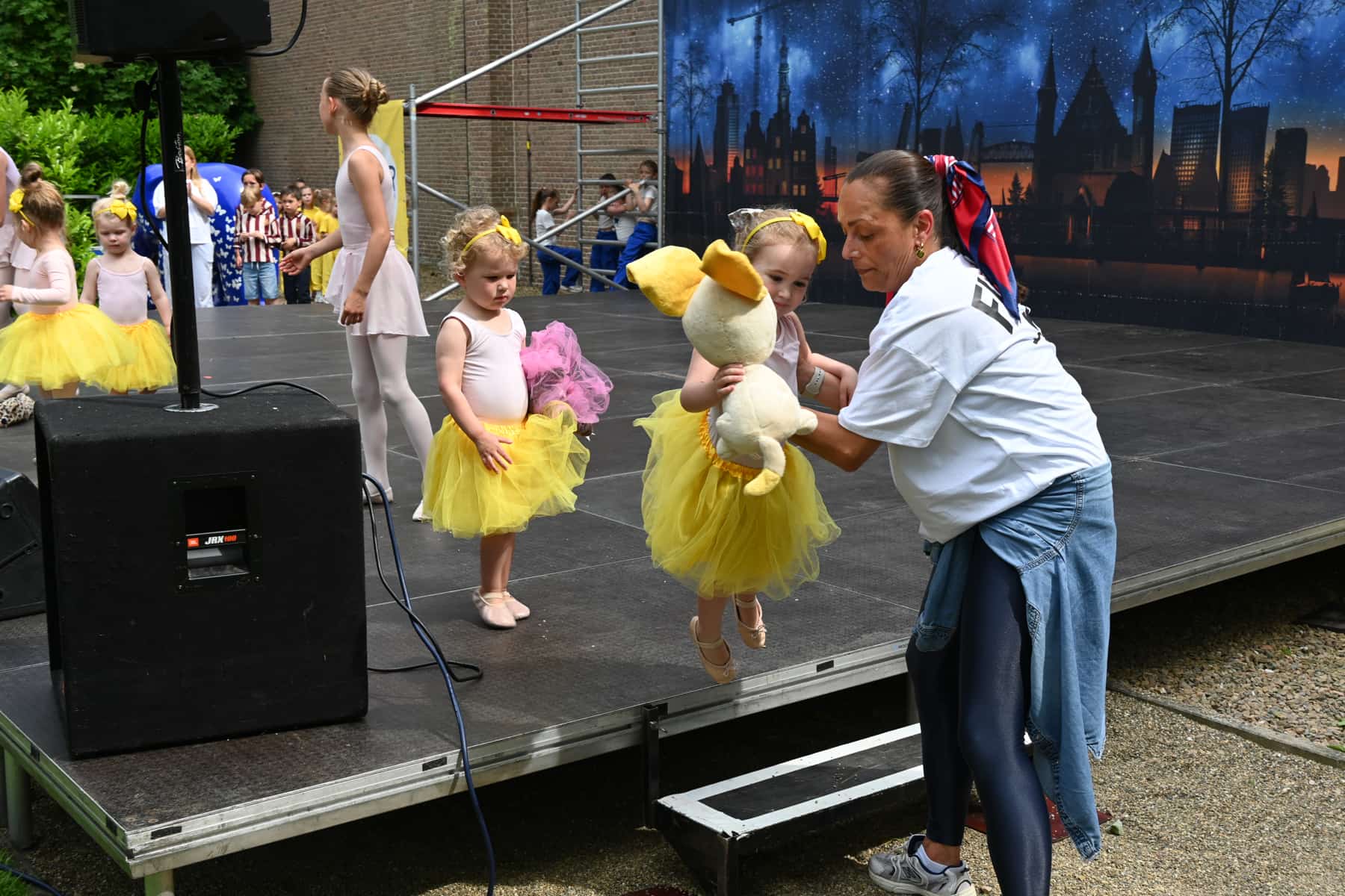 Zomer Muziek en Dans Festival Laren 2026 – Dans demonstraties Flash Studio Laren Zomer Muziek en Dans Festival Laren 2026 - Dans demonstraties Flash Studio Laren