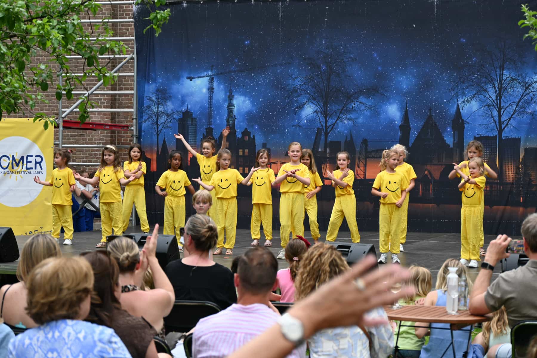 Zomer Muziek en Dans Festival Laren 2026 – Dans demonstraties Flash Studio Laren Zomer Muziek en Dans Festival Laren 2026 - Dans demonstraties Flash Studio Laren