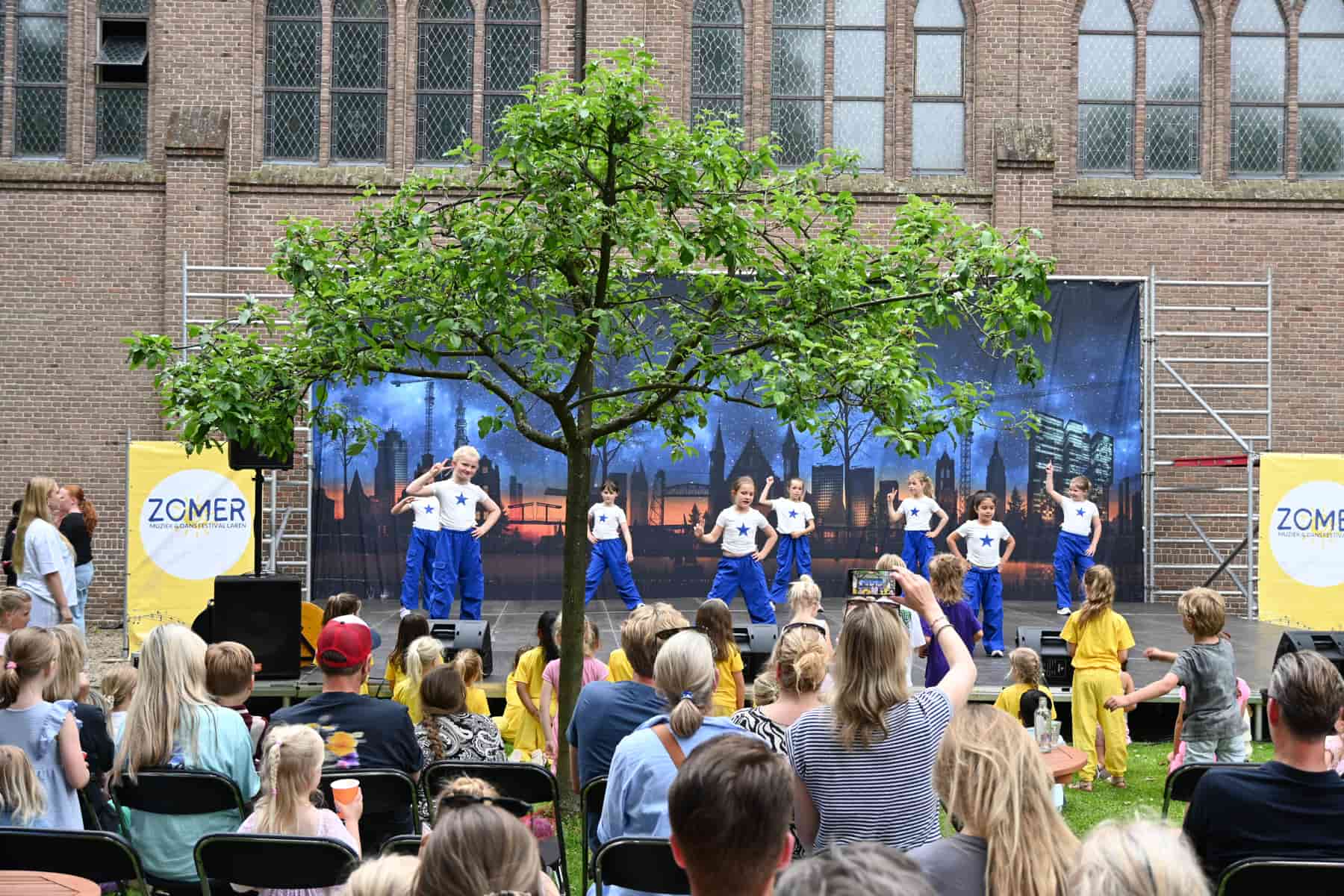 Zomer Muziek en Dans Festival Laren 2026 – Dans demonstraties Flash Studio Laren Zomer Muziek en Dans Festival Laren 2026 - Dans demonstraties Flash Studio Laren