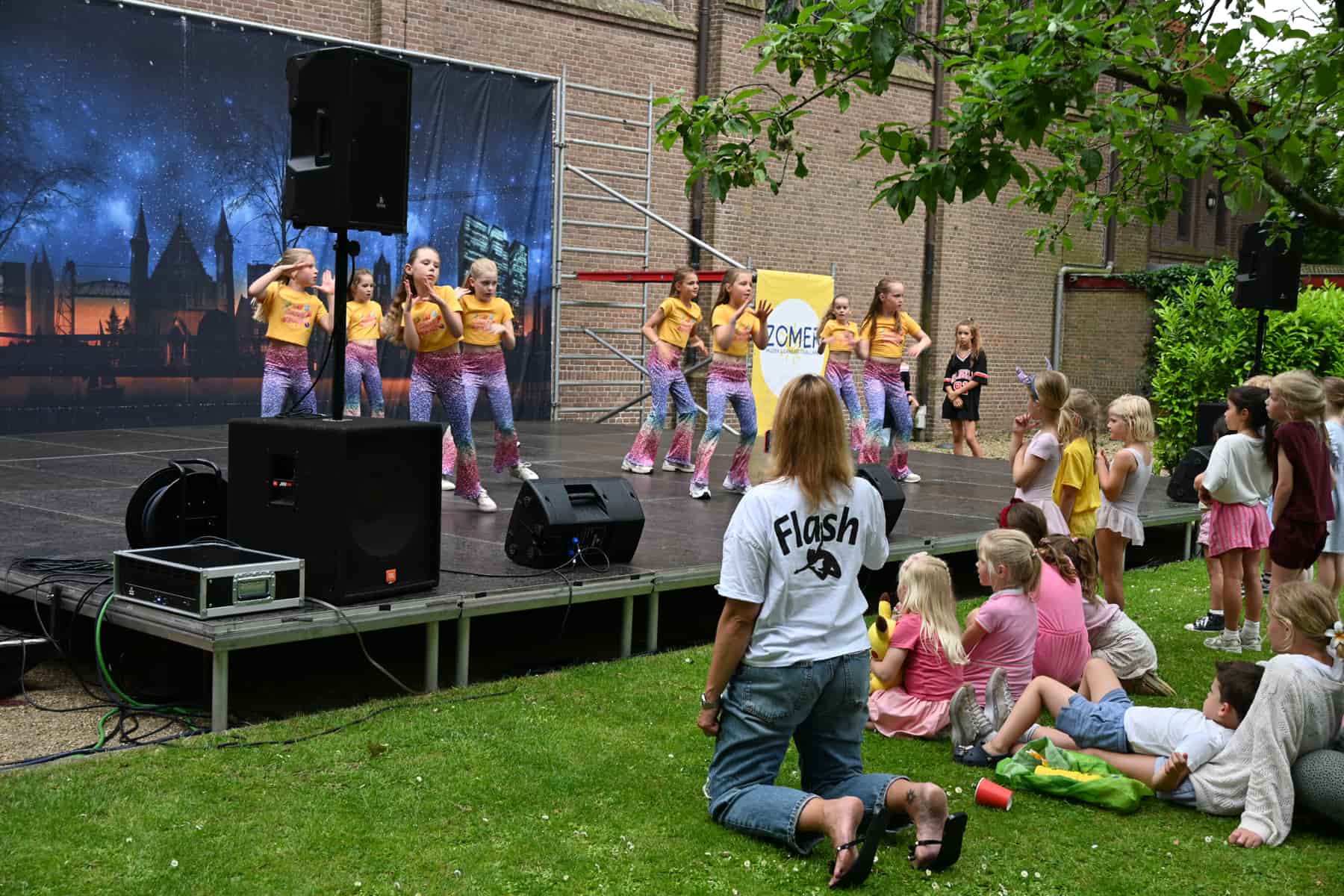 Zomer Muziek en Dans Festival Laren 2026 – Dans demonstraties Flash Studio Laren Zomer Muziek en Dans Festival Laren 2026 - Dans demonstraties Flash Studio Laren
