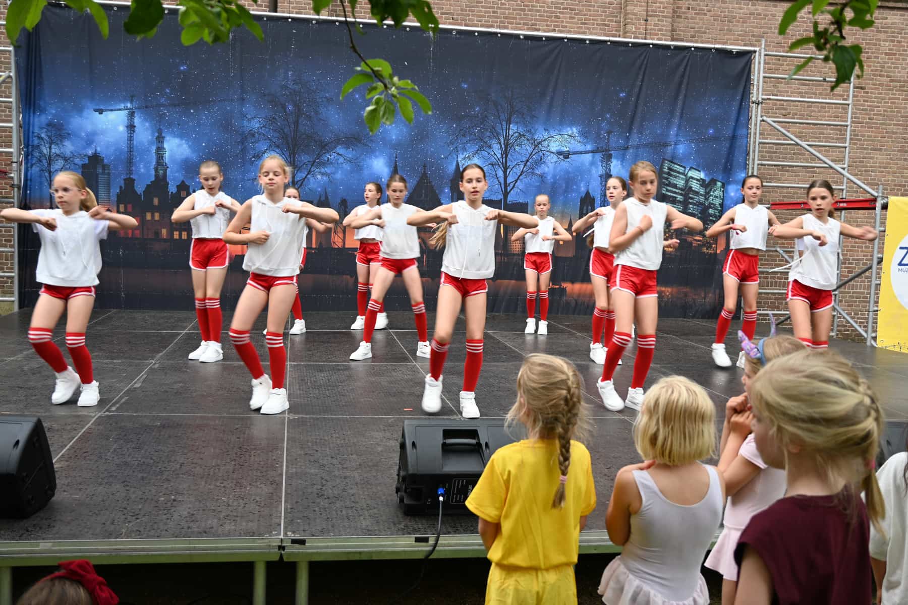 Zomer Muziek en Dans Festival Laren 2026 – Dans demonstraties Flash Studio Laren Zomer Muziek en Dans Festival Laren 2026 - Dans demonstraties Flash Studio Larenv