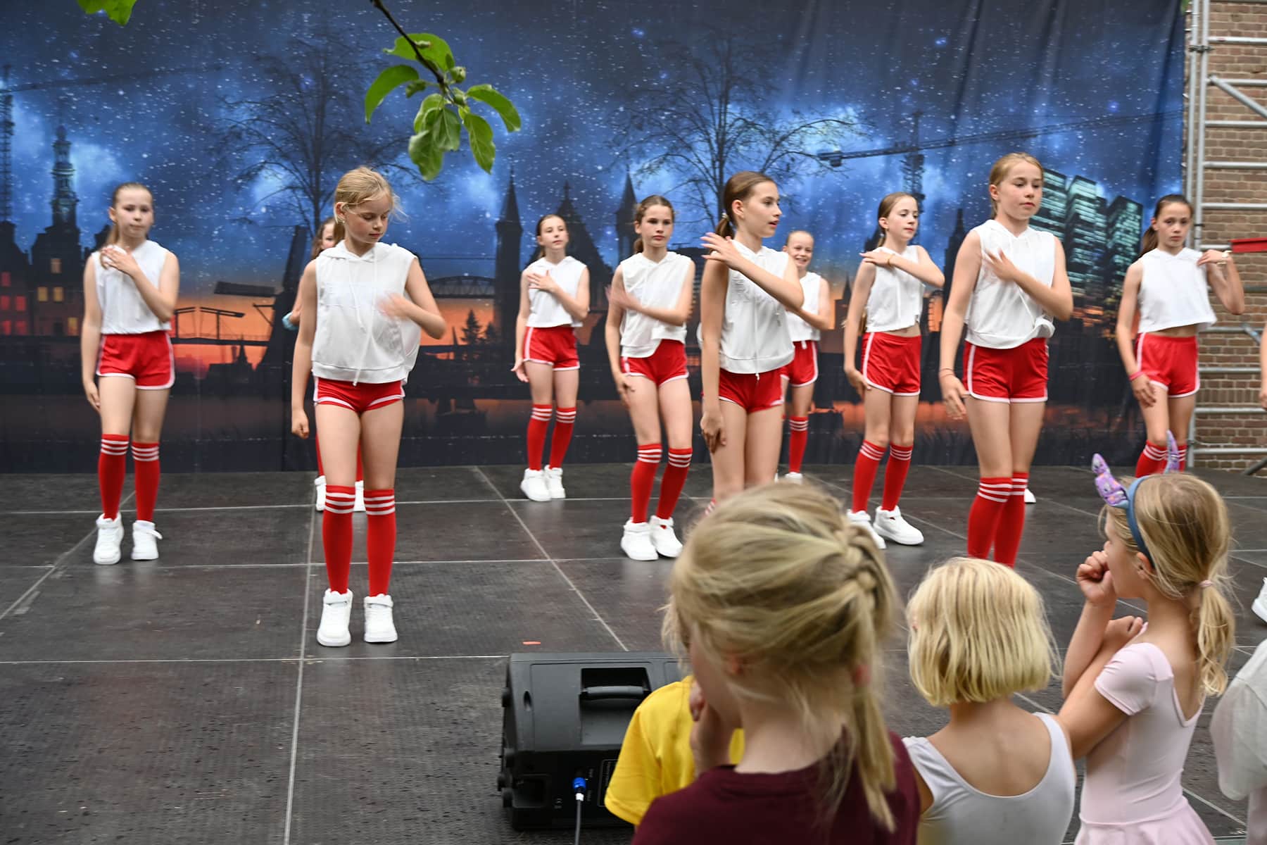 Zomer Muziek en Dans Festival Laren 2026 – Dans demonstraties Flash Studio Laren Zomer Muziek en Dans Festival Laren 2026 - Dans demonstraties Flash Studio Laren