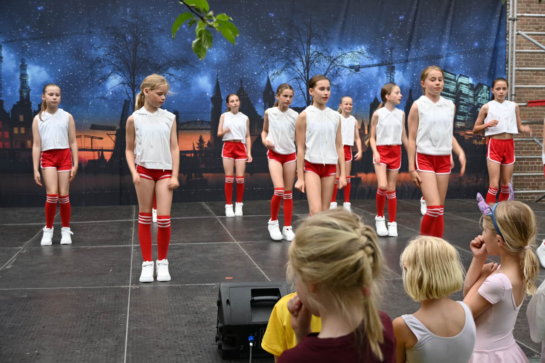 Zomer Muziek en Dans Festival Laren 2026 – Dans demonstraties Flash Studio Laren Zomer Muziek en Dans Festival Laren 2026 - Dans demonstraties Flash Studio Laren