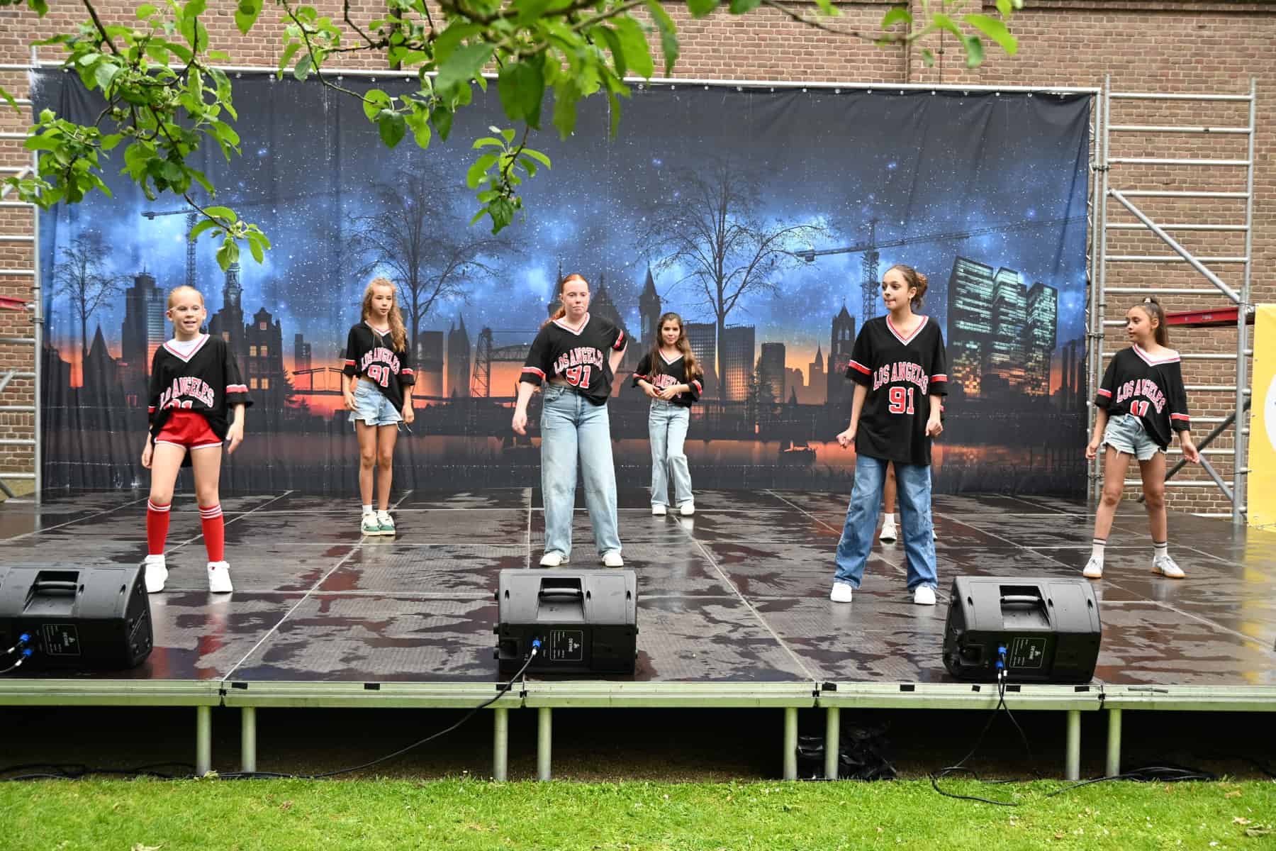 Zomer Muziek en Dans Festival Laren 2026 – Dans demonstraties Flash Studio Laren Zomer Muziek en Dans Festival Laren 2026 - Dans demonstraties Flash Studio Laren