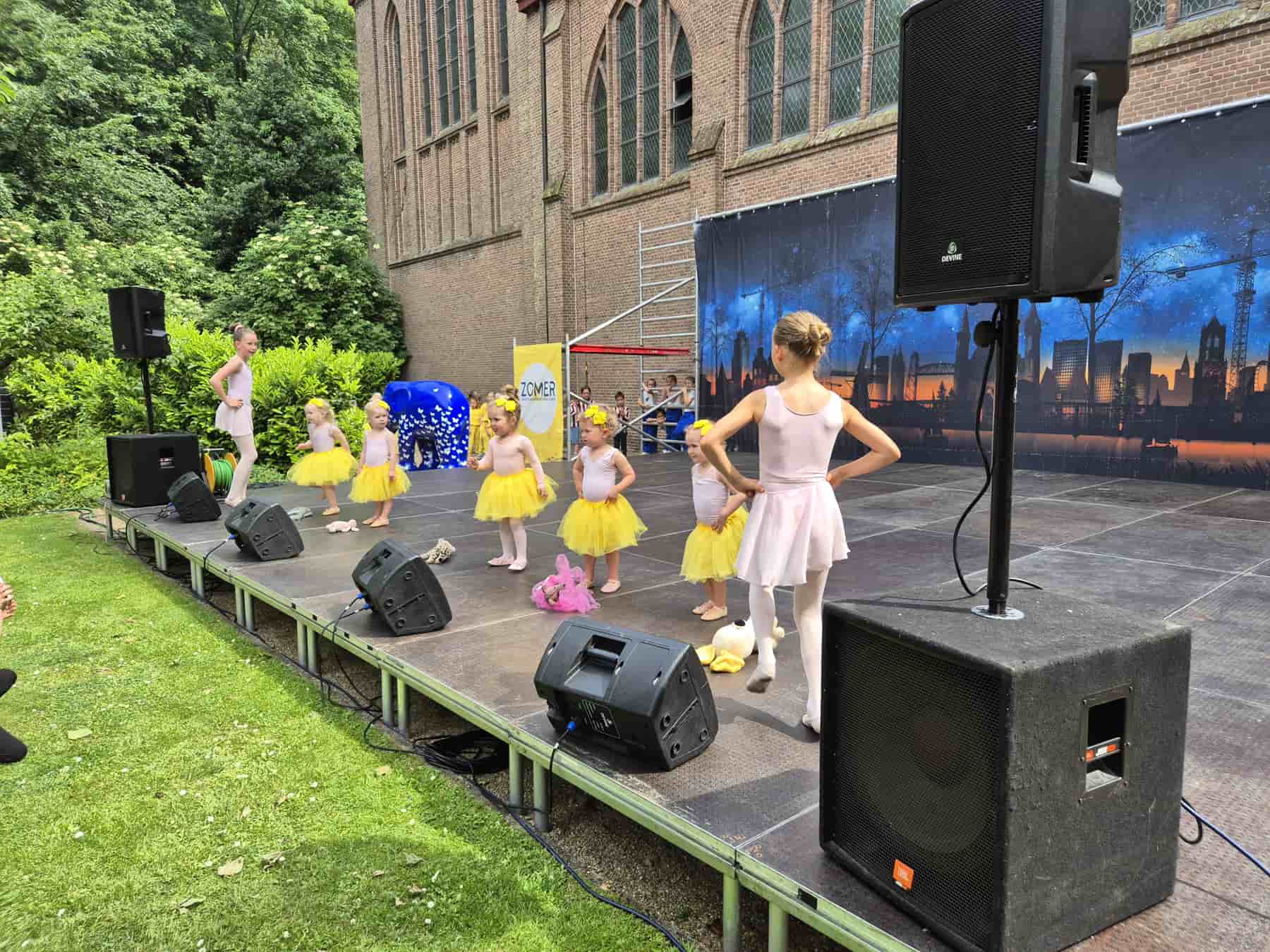 Zomer Muziek en Dans Festival Laren 2026 – Dans demonstraties Flash Studio Laren Zomer Muziek en Dans Festival Laren 2026 - Dans demonstraties Flash Studio Laren