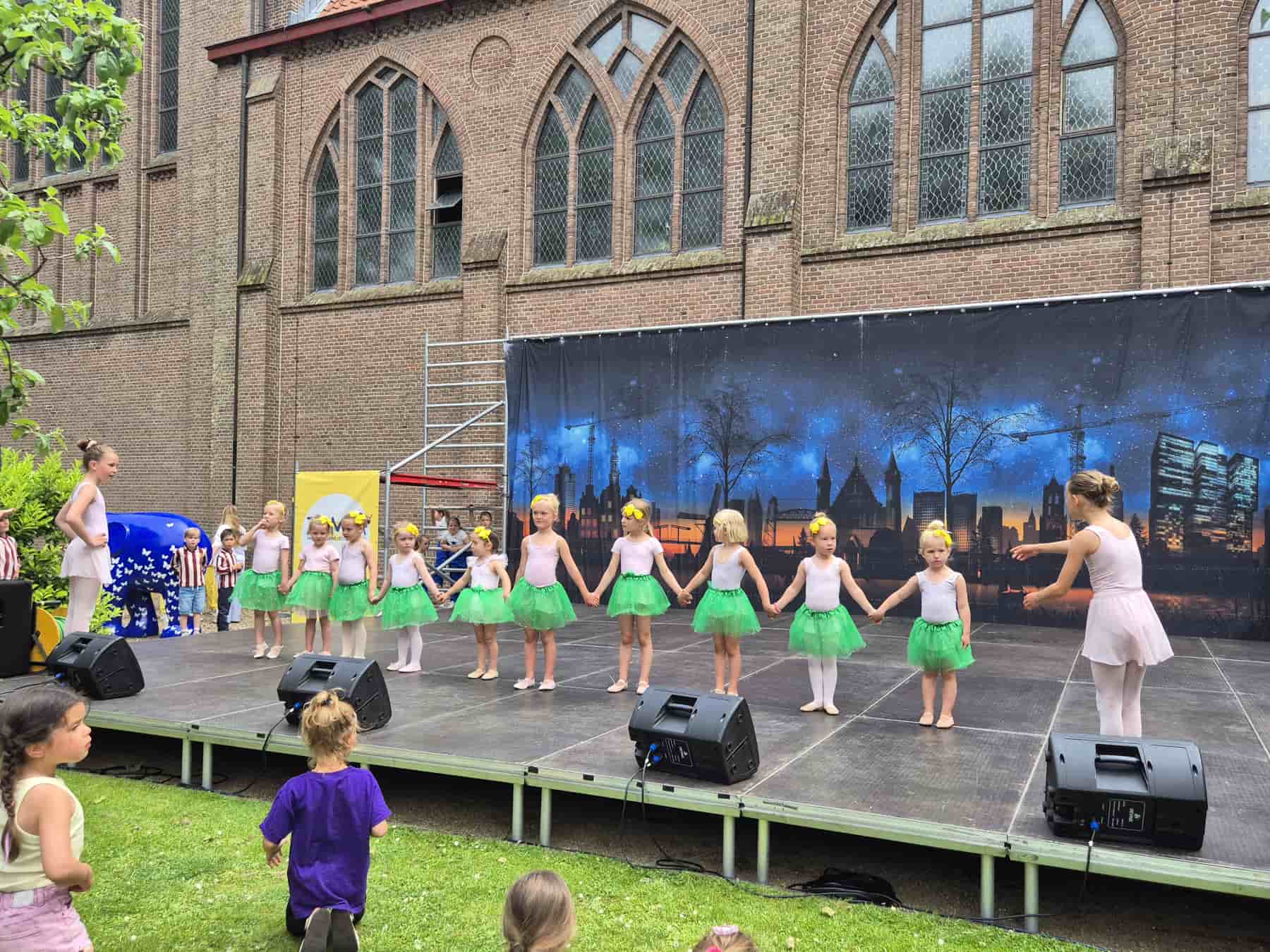 Zomer Muziek en Dans Festival Laren 2026 – Dans demonstraties Flash Studio Laren Zomer Muziek en Dans Festival Laren 2026 - Dans demonstraties Flash Studio Laren