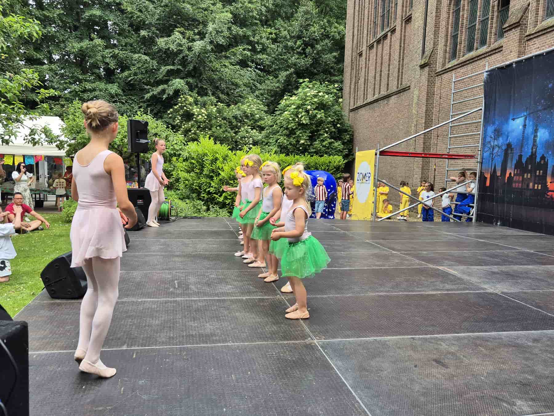 Zomer Muziek en Dans Festival Laren 2026 – Dans demonstraties Flash Studio Laren Zomer Muziek en Dans Festival Laren 2026 - Dans demonstraties Flash Studio Laren