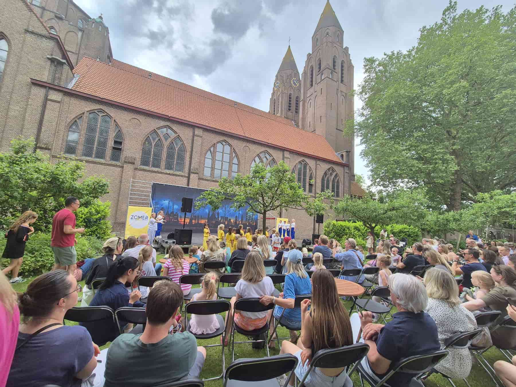 Zomer Muziek en Dans Festival Laren 2026 – Dans demonstraties Flash Studio Laren Zomer Muziek en Dans Festival Laren 2026 - Dans demonstraties Flash Studio Laren