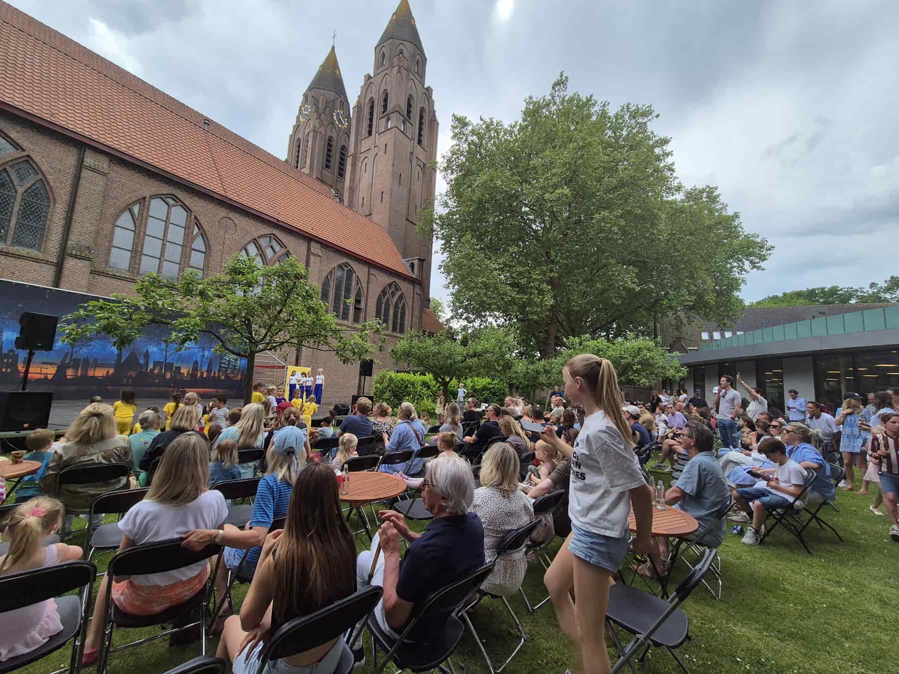 Zomer Muziek en Dans Festival Laren 2026 – Dans demonstraties Flash Studio Laren Zomer Muziek en Dans Festival Laren 2026 - Dans demonstraties Flash Studio Laren