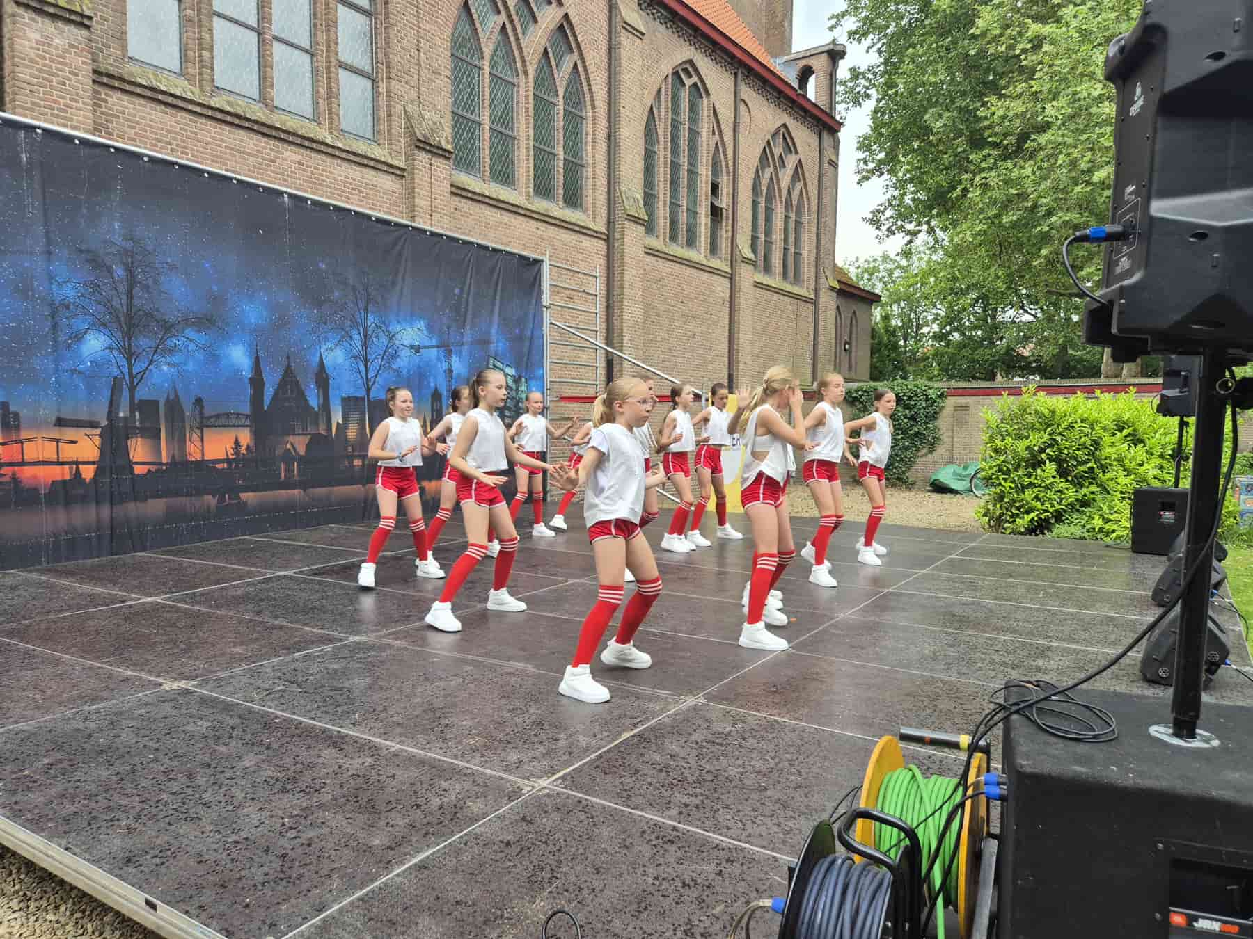 Zomer Muziek en Dans Festival Laren 2026 – Dans demonstraties Flash Studio Laren Zomer Muziek en Dans Festival Laren 2026 - Dans demonstraties Flash Studio Laren