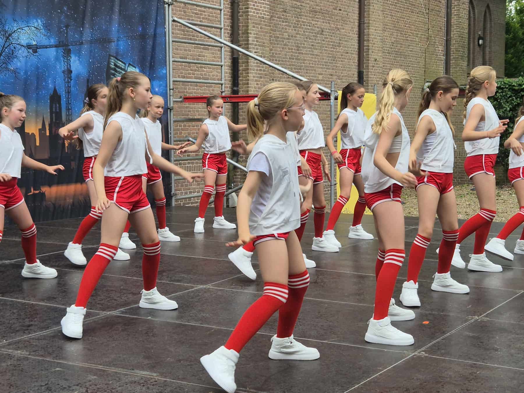 Zomer Muziek en Dans Festival Laren 2026 – Dans demonstraties Flash Studio Laren Zomer Muziek en Dans Festival Laren 2026 - Dans demonstraties Flash Studio Laren