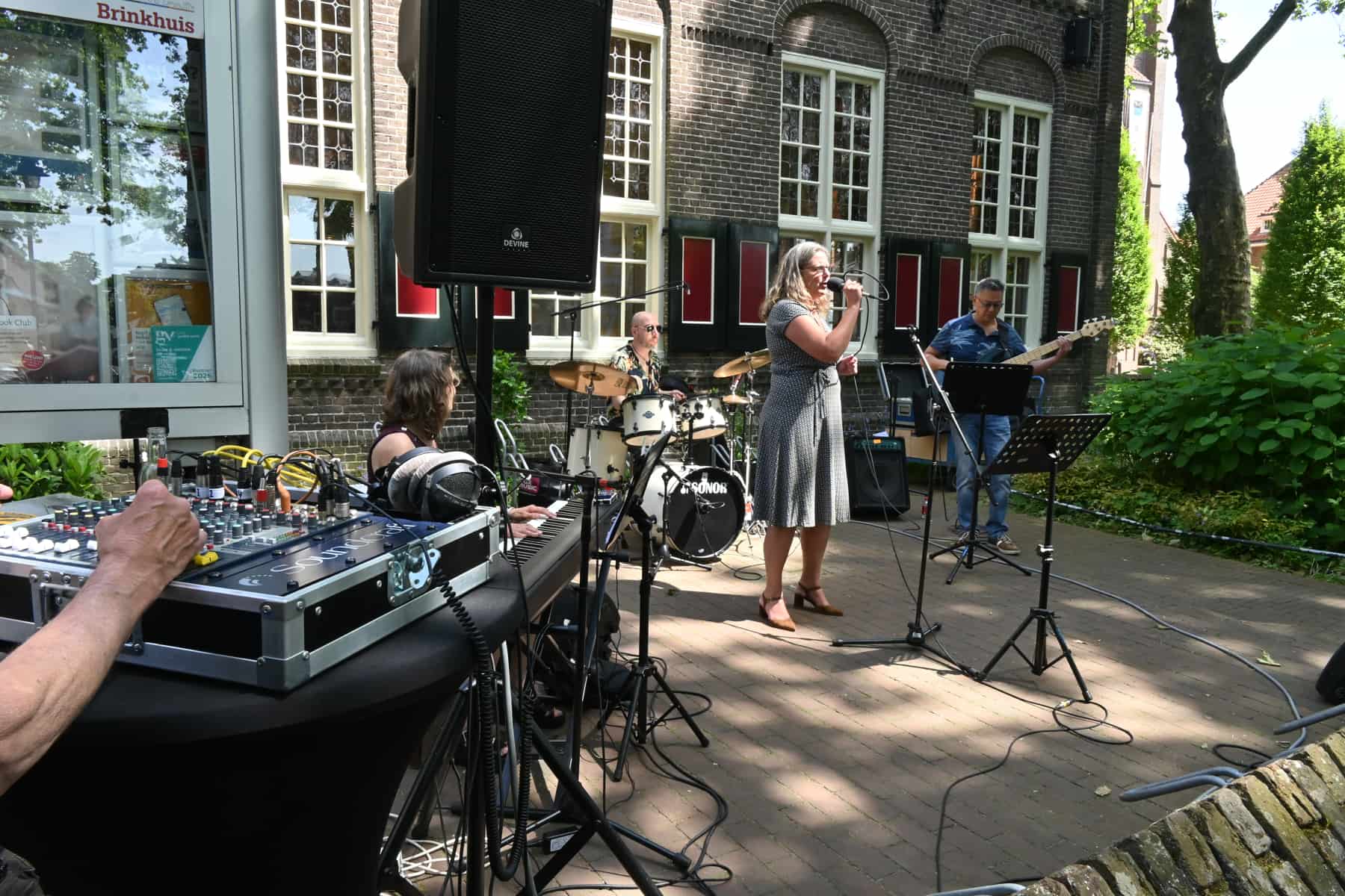Zomer Muziek en Dans Festival – Optredens voor het Brinkhuis van oa Nayche Zomer Muziek en Dans Festival - Optredens voor het Brinkhuis van oa Nayche