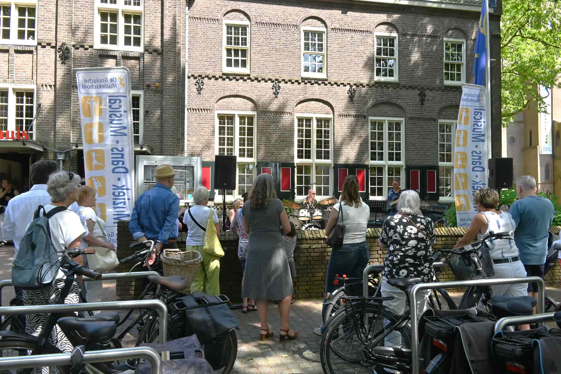Zomer Muziek en Dans Festival – Optredens voor het Brinkhuis van oa Nayche Zomer Muziek en Dans Festival - Optredens voor het Brinkhuis van oa Nayche