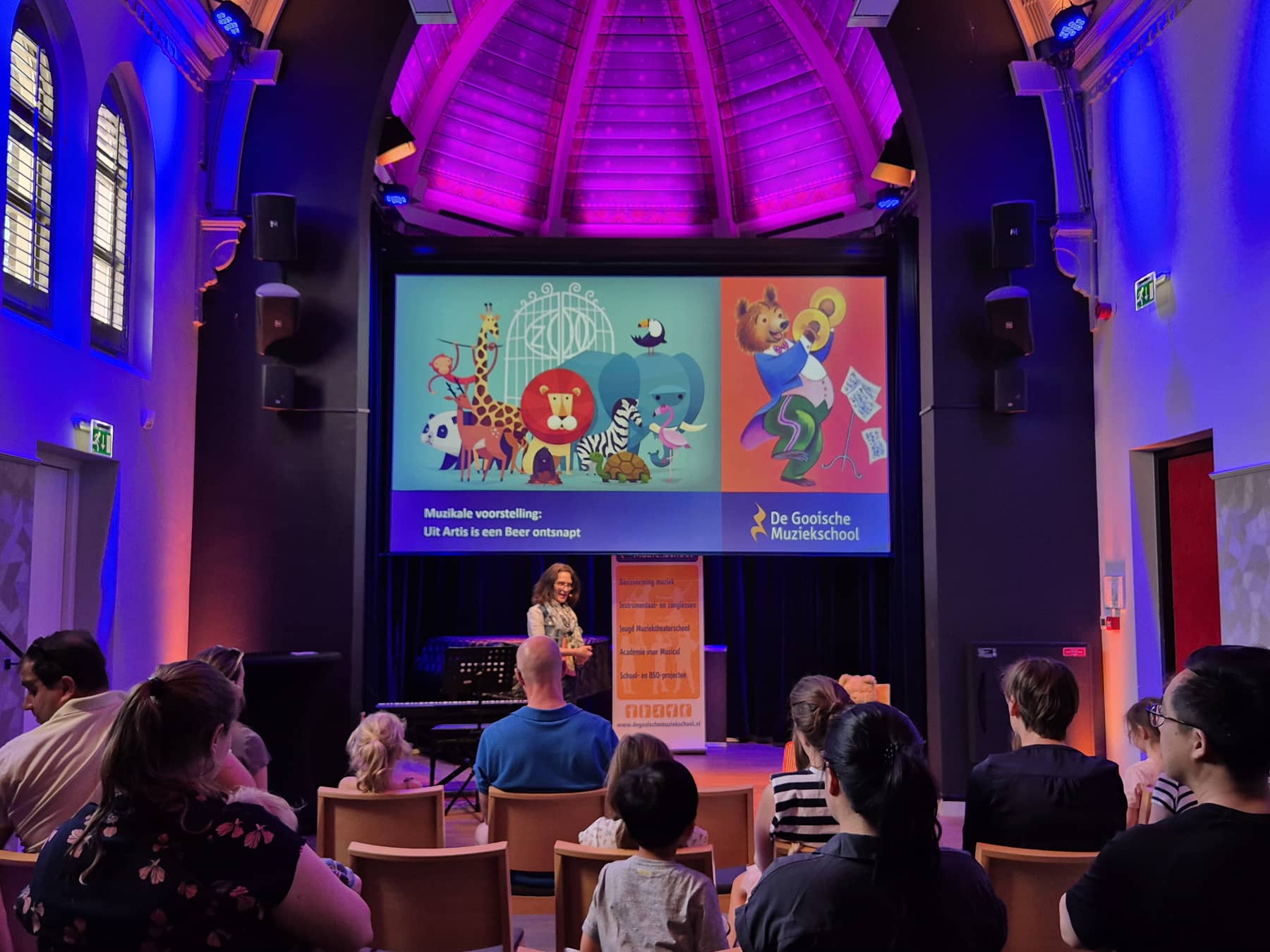 Zomer Muziek en Dans Festival Laren – Interactieve Muziekles Voor Kleuters – Uit Artis is een beer ontsnapt met Marieke Schimmel Zomer Muziek en Dans Festival Laren - Interactieve Muziekles Voor Kleuters - Uit Artis is een beer ontsnapt met Marieke Schimmel