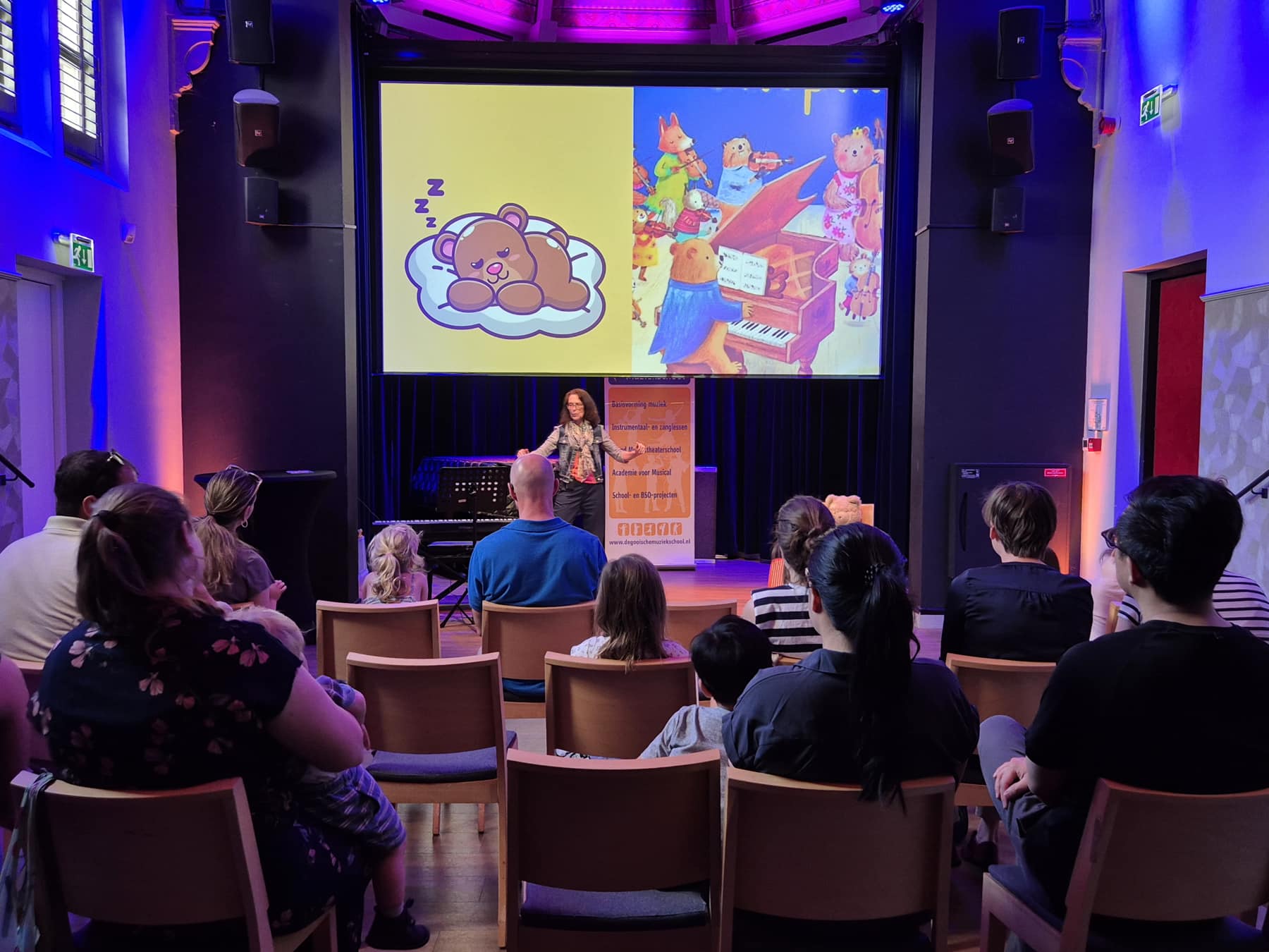 Zomer Muziek en Dans Festival Laren – Interactieve Muziekles Voor Kleuters – Uit Artis is een beer ontsnapt met Marieke Schimmel Zomer Muziek en Dans Festival Laren - Interactieve Muziekles Voor Kleuters - Uit Artis is een beer ontsnapt met Marieke Schimmel