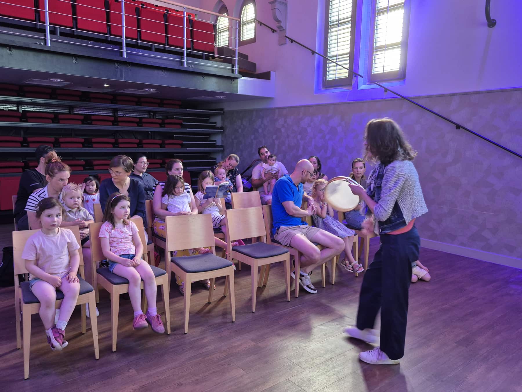 Zomer Muziek en Dans Festival Laren – Interactieve Muziekles Voor Kleuters – Uit Artis is een beer ontsnapt met Marieke Schimmel Zomer Muziek en Dans Festival Laren - Interactieve Muziekles Voor Kleuters - Uit Artis is een beer ontsnapt met Marieke Schimmel