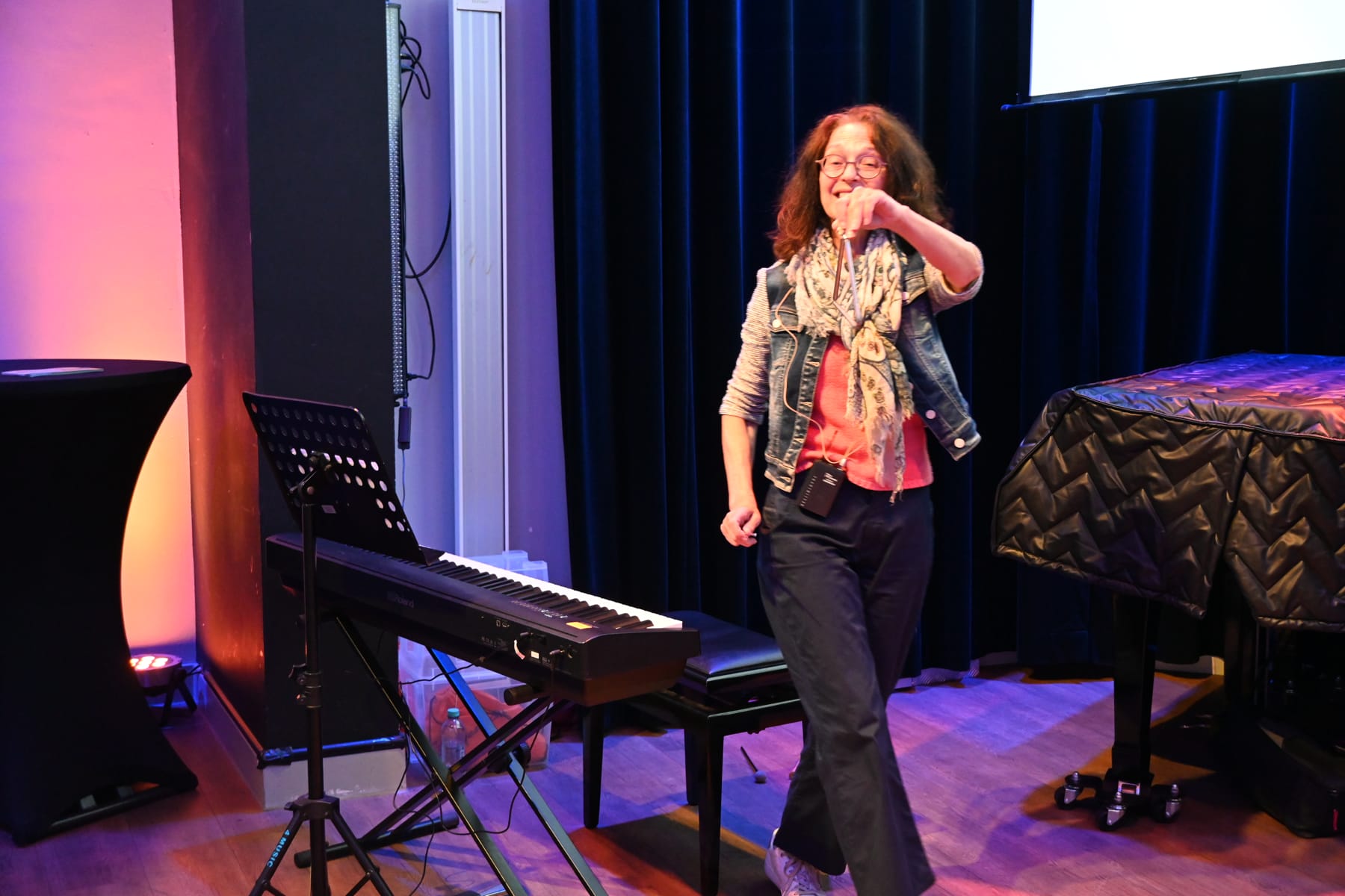 Zomer Muziek en Dans Festival Laren – Interactieve Muziekles Voor Kleuters – Uit Artis is een beer ontsnapt met Marieke Schimmel Zomer Muziek en Dans Festival Laren - Interactieve Muziekles Voor Kleuters - Uit Artis is een beer ontsnapt met Marieke Schimmel