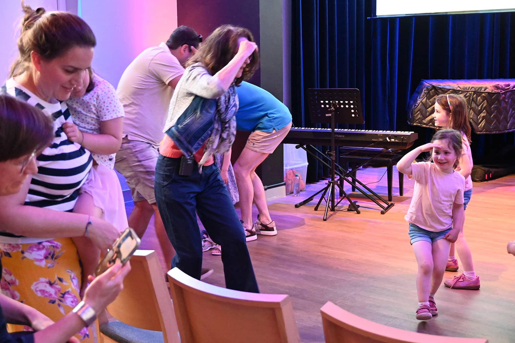 Zomer Muziek en Dans Festival Laren – Interactieve Muziekles Voor Kleuters – Uit Artis is een beer ontsnapt met Marieke Schimmel Zomer Muziek en Dans Festival Laren - Interactieve Muziekles Voor Kleuters - Uit Artis is een beer ontsnapt met Marieke Schimmel