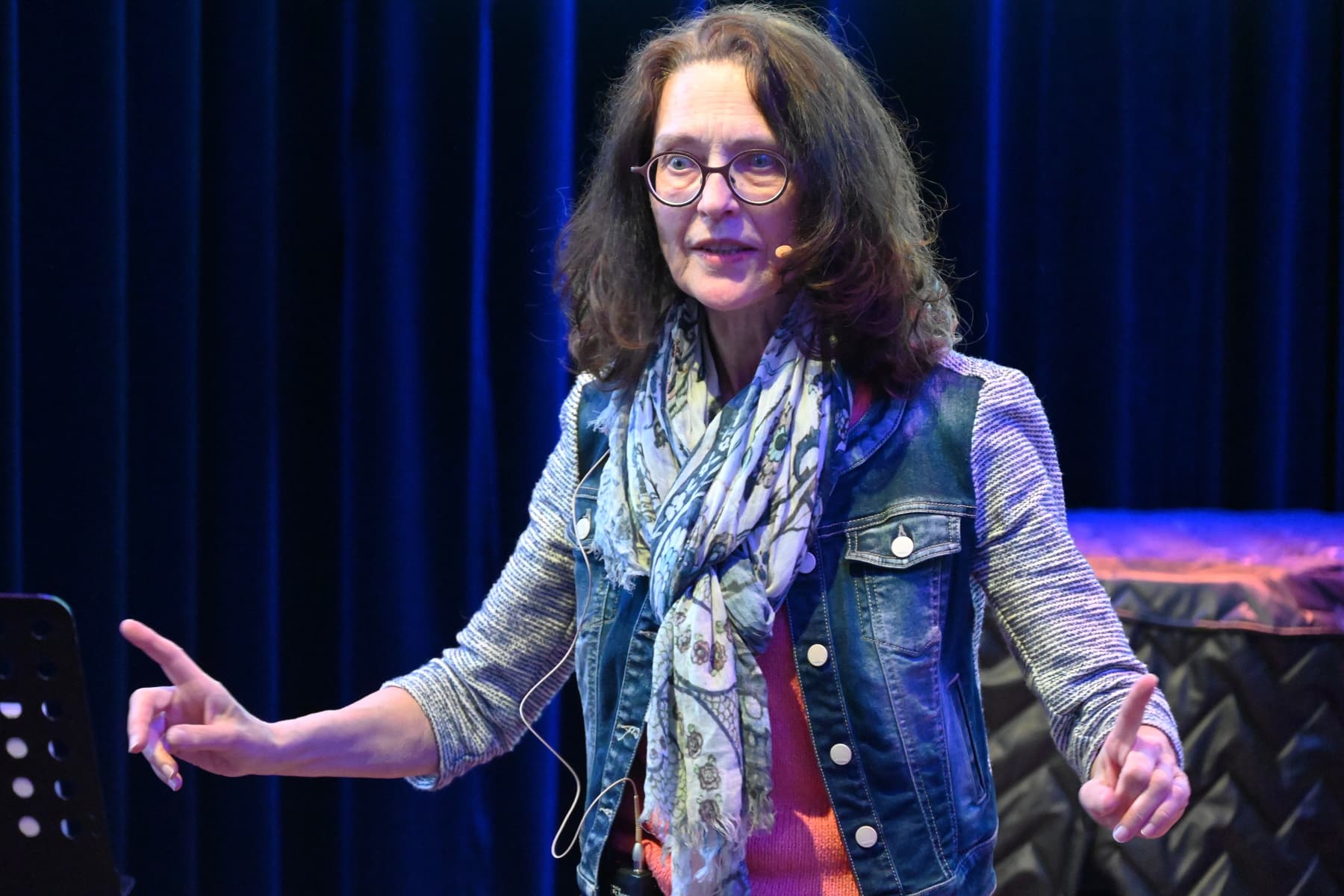 Zomer Muziek en Dans Festival Laren – Interactieve Muziekles Voor Kleuters – Uit Artis is een beer ontsnapt met Marieke Schimmel Zomer Muziek en Dans Festival Laren - Interactieve Muziekles Voor Kleuters - Uit Artis is een beer ontsnapt met Marieke Schimmel