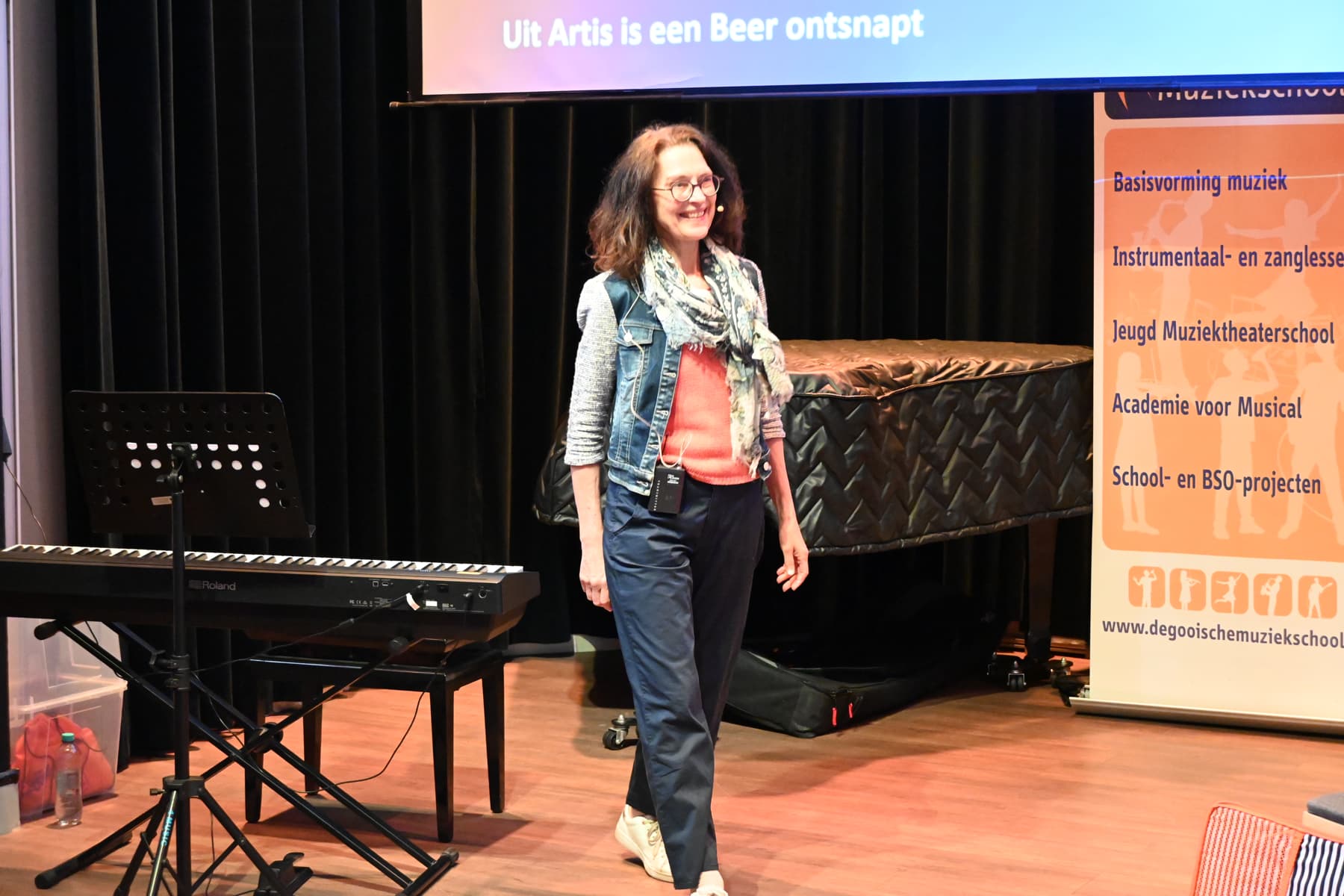 Zomer Muziek en Dans Festival Laren – Interactieve Muziekles Voor Kleuters – Uit Artis is een beer ontsnapt met Marieke Schimmel Zomer Muziek en Dans Festival Laren - Interactieve Muziekles Voor Kleuters - Uit Artis is een beer ontsnapt met Marieke Schimmel