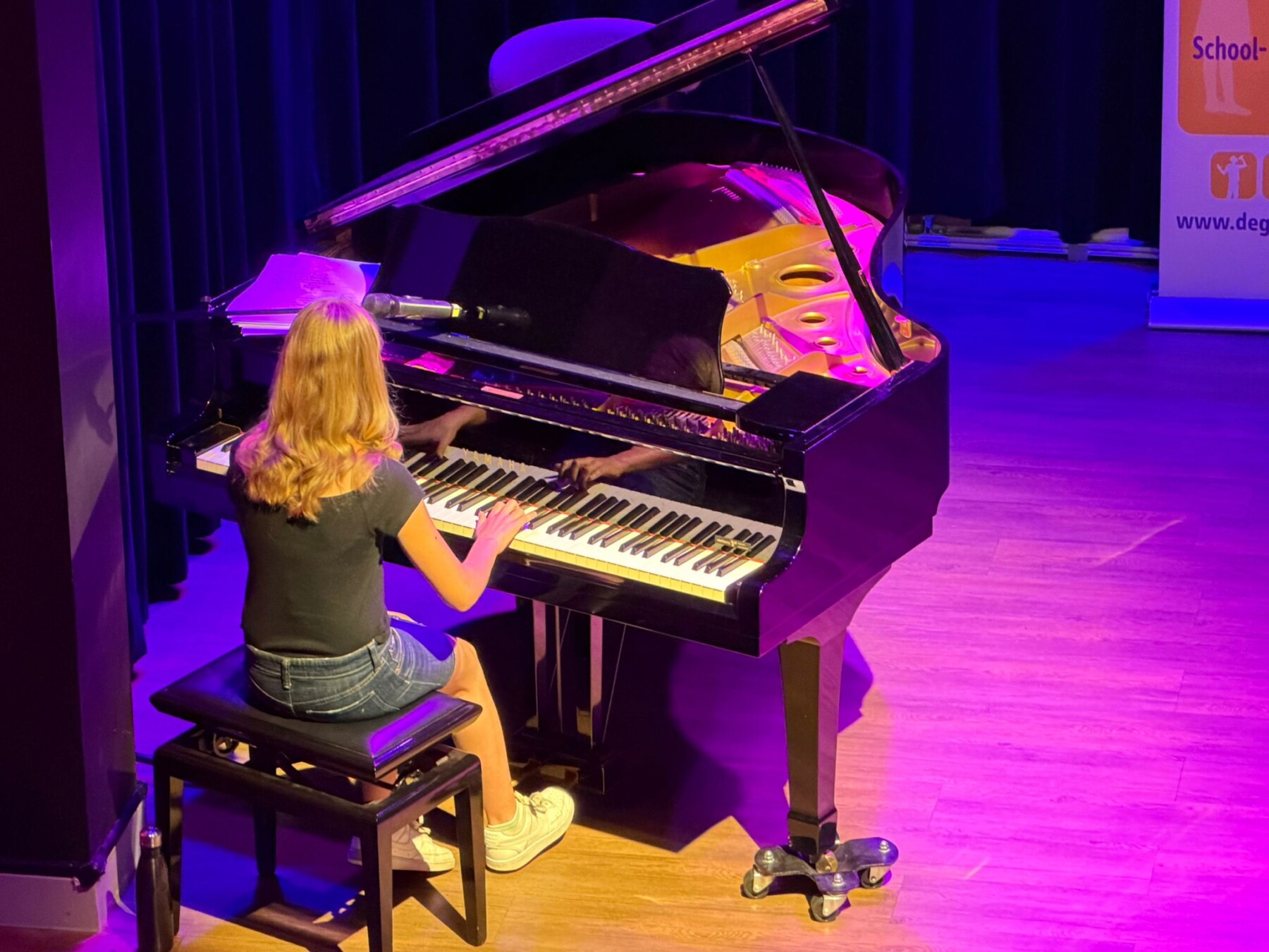 Zomer Muziek en Dans Festival Laren 2026 – Open Podium – Gooische Muziekschool in het Brinkhuis Laren Zomer Muziek en Dans Festival Laren 2026 - Open Podium - Gooische Muziekschool in het Brinkhuis Laren