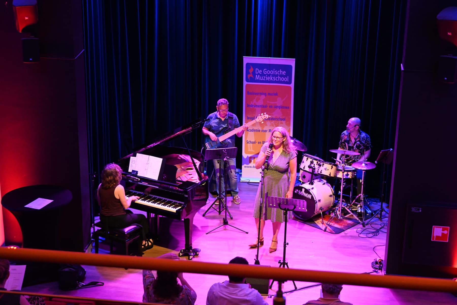Zomer Muziek en Dans Festival Laren 2026 – Open Podium – Gooische Muziekschool in het Brinkhuis Laren Zomer Muziek en Dans Festival Laren 2026 - Open Podium - Gooische Muziekschool in het Brinkhuis Laren