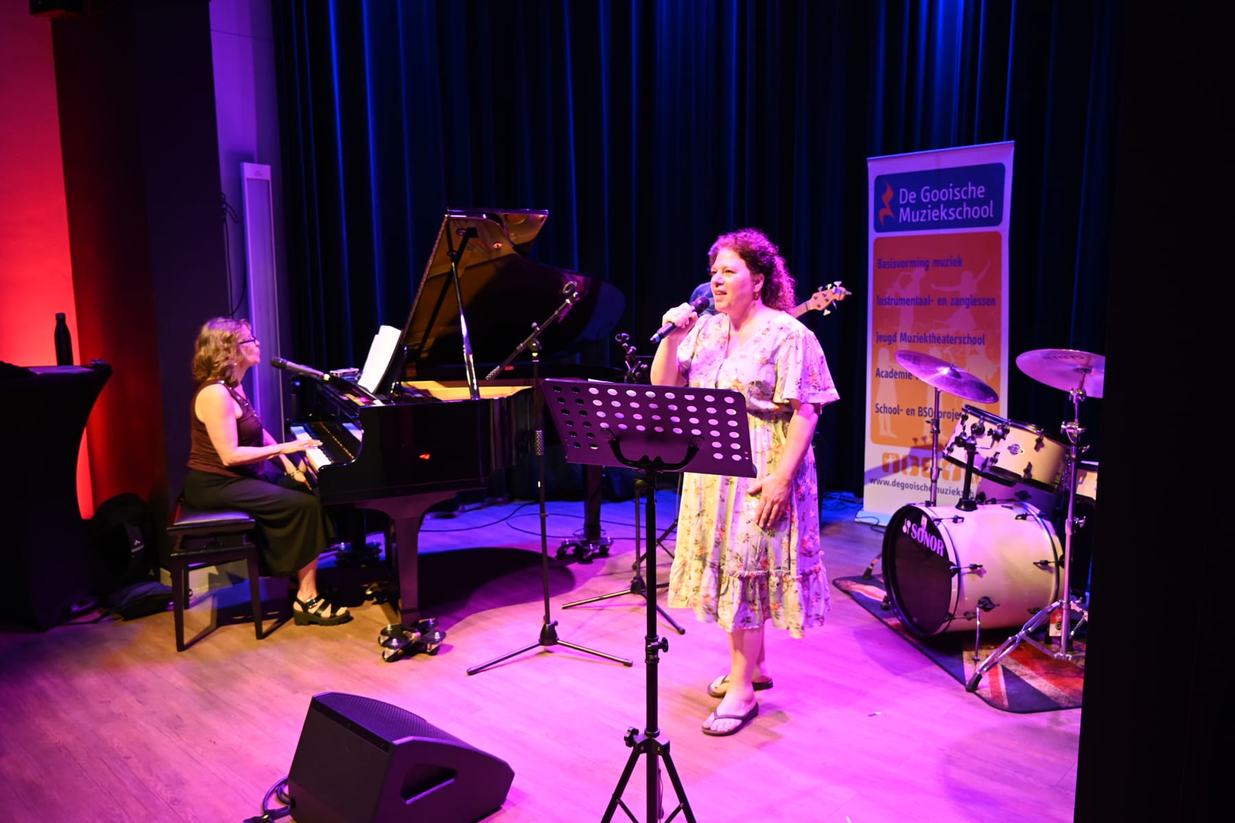 Zomer Muziek en Dans Festival Laren 2026 – Open Podium – Gooische Muziekschool in het Brinkhuis Laren Zomer Muziek en Dans Festival Laren 2026 - Open Podium - Gooische Muziekschool in het Brinkhuis Laren