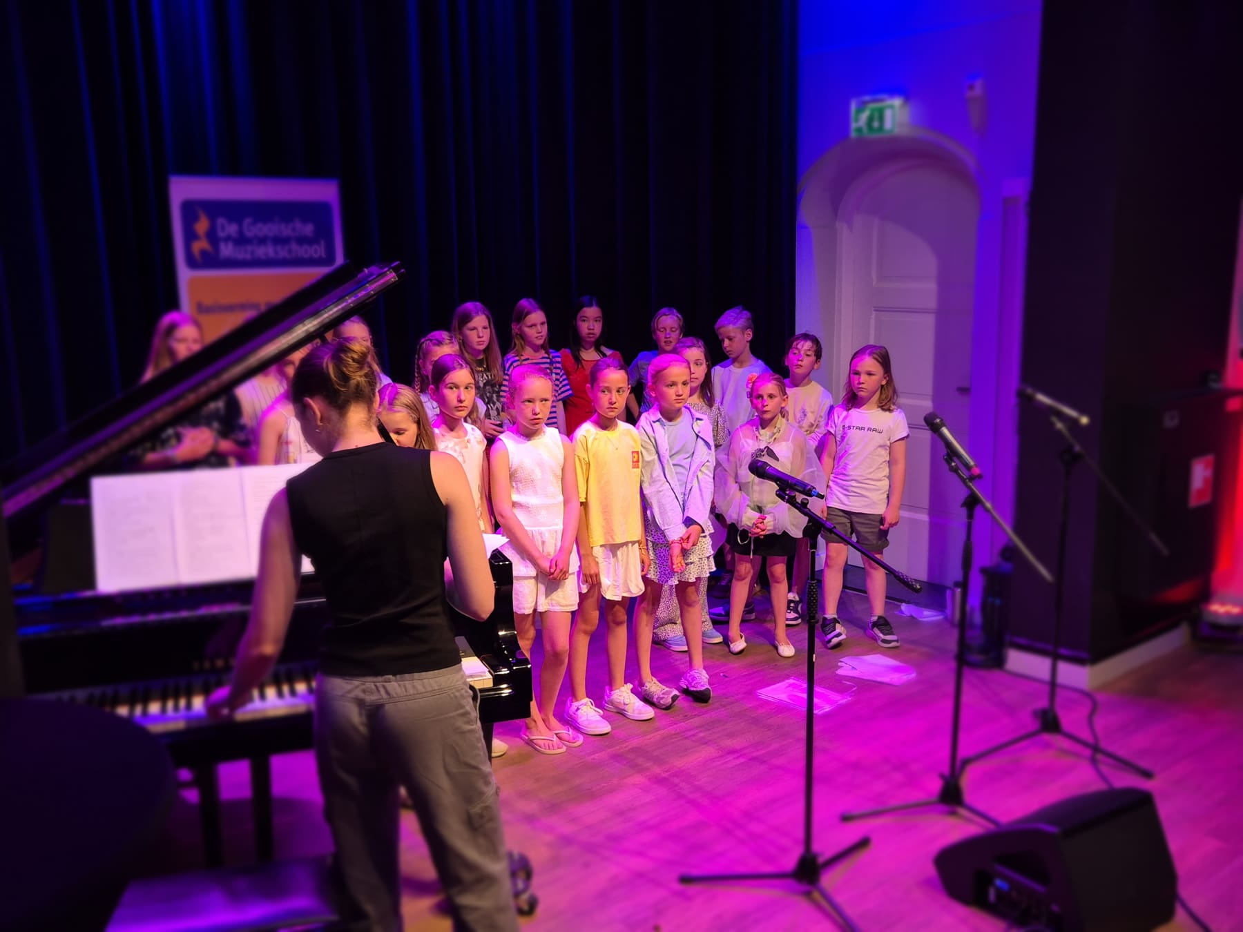 Zomer Muziek en Dans Festival Laren – optreden Popkoor Gooische Muziekschool – Brinkhuis Laren Zomer Muziek en Dans Festival Laren - optreden Popkoor Gooische Muziekschool - Brinkhuis Laren