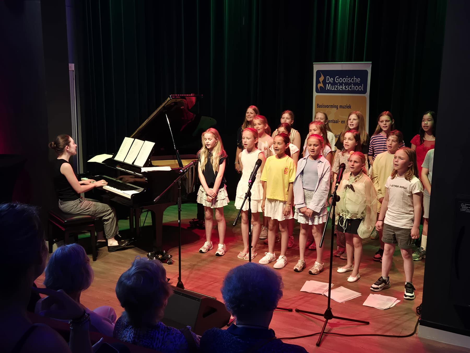 Zomer Muziek en Dans Festival Laren – optreden Popkoor Gooische Muziekschool – Brinkhuis Laren Zomer Muziek en Dans Festival Laren - optreden Popkoor Gooische Muziekschool - Brinkhuis Laren