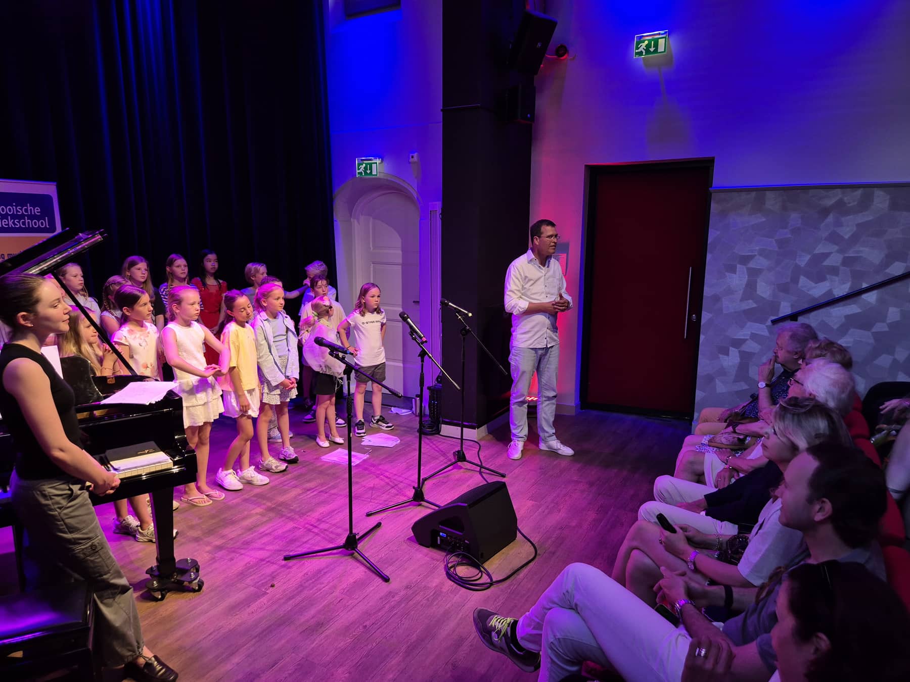 Zomer Muziek en Dans Festival Laren – optreden Popkoor Gooische Muziekschool – Brinkhuis Laren Zomer Muziek en Dans Festival Laren - optreden Popkoor Gooische Muziekschool - Brinkhuis Laren